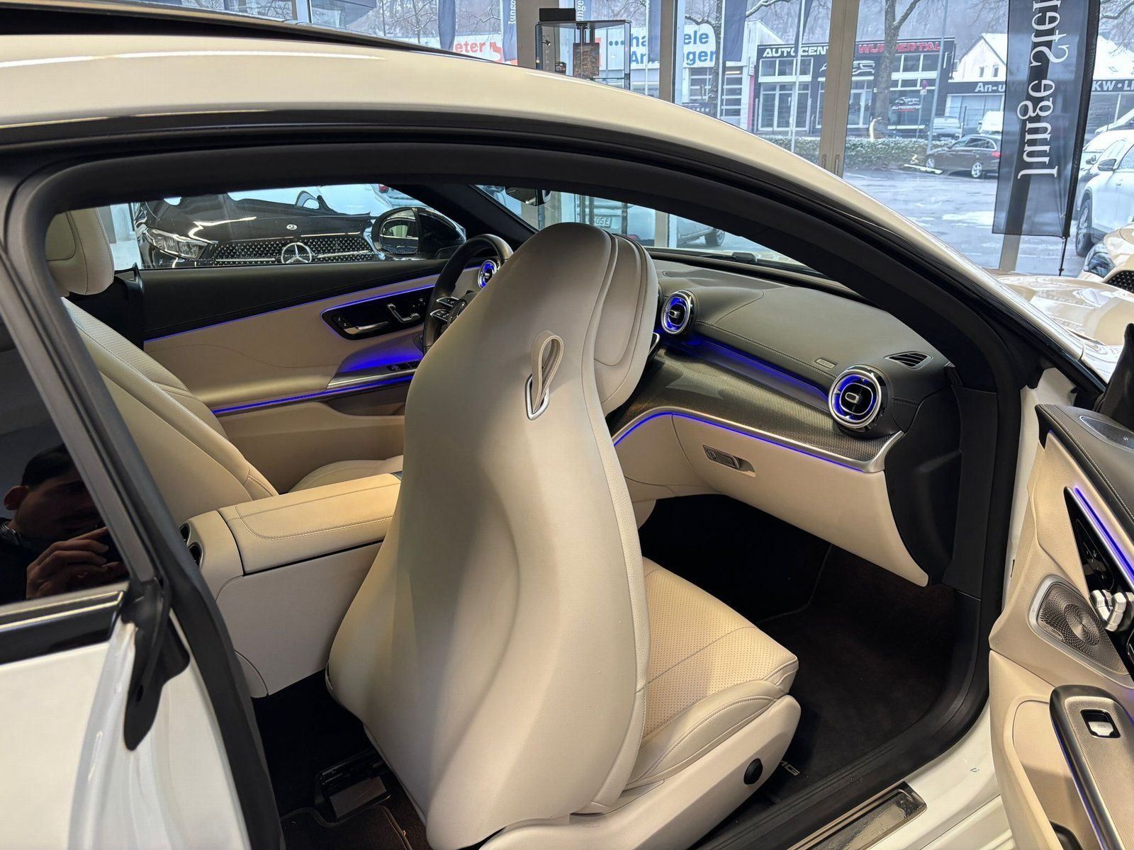 Fahrzeugabbildung Mercedes-Benz CLE 300e AMG+PANO+BURMES+DISTR+NIGHT+MEMORY+360°