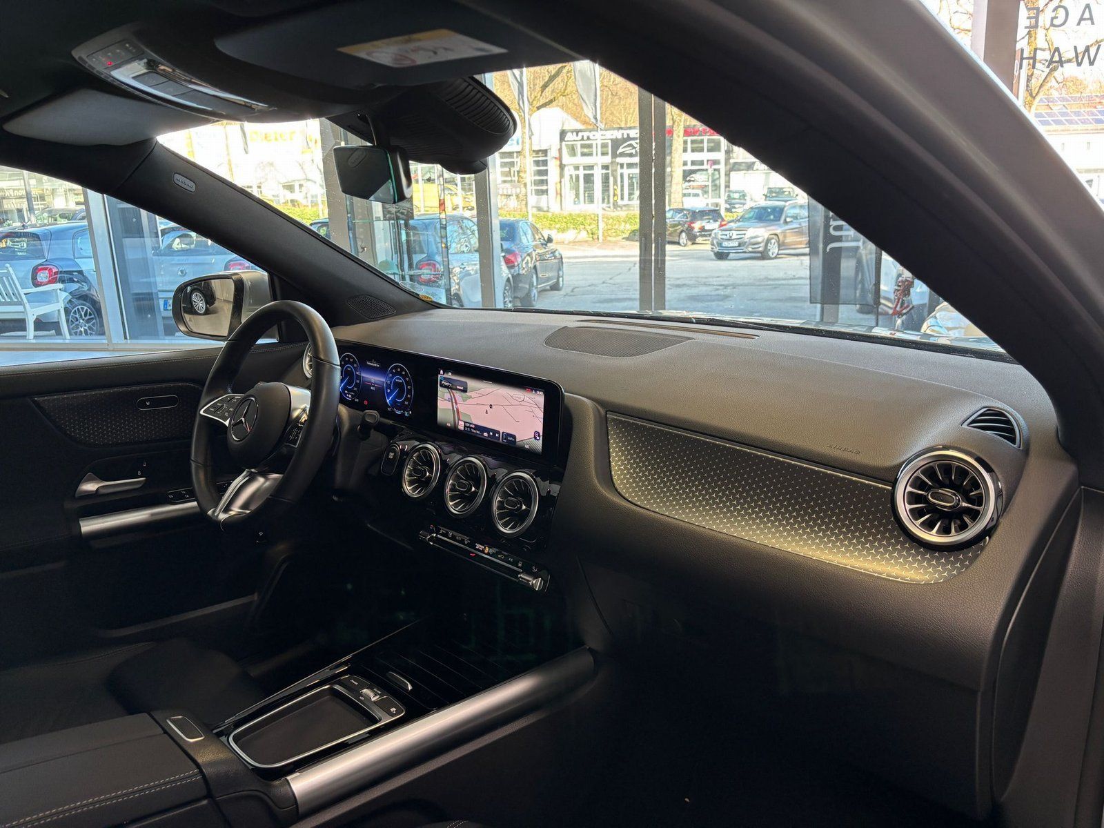 Fahrzeugabbildung Mercedes-Benz EQA 250 Progressive TOTW+360°+CARPL+LED+AMBIENTE