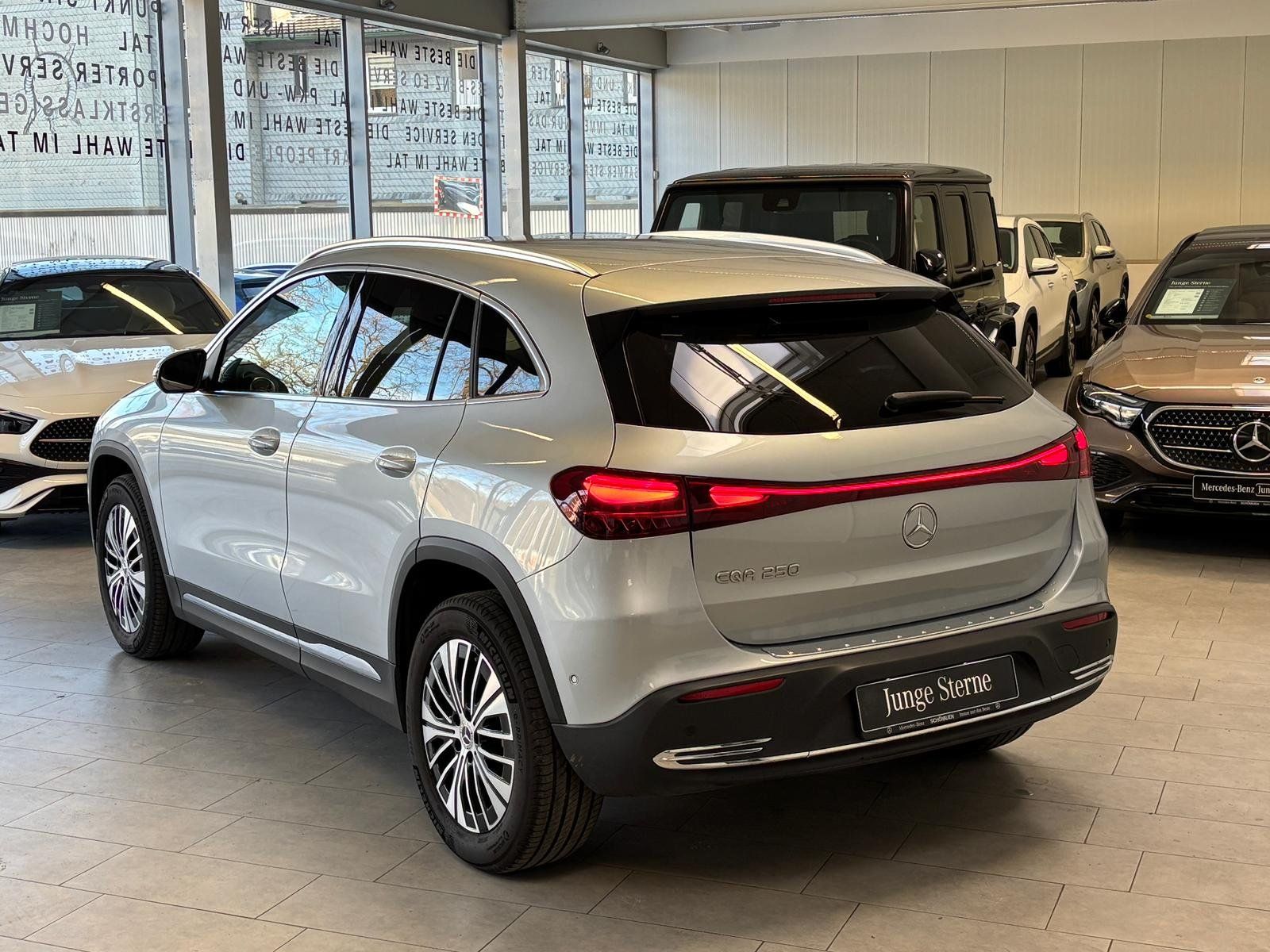 Fahrzeugabbildung Mercedes-Benz EQA 250 Progressive TOTW+360°+CARPL+LED+AMBIENTE