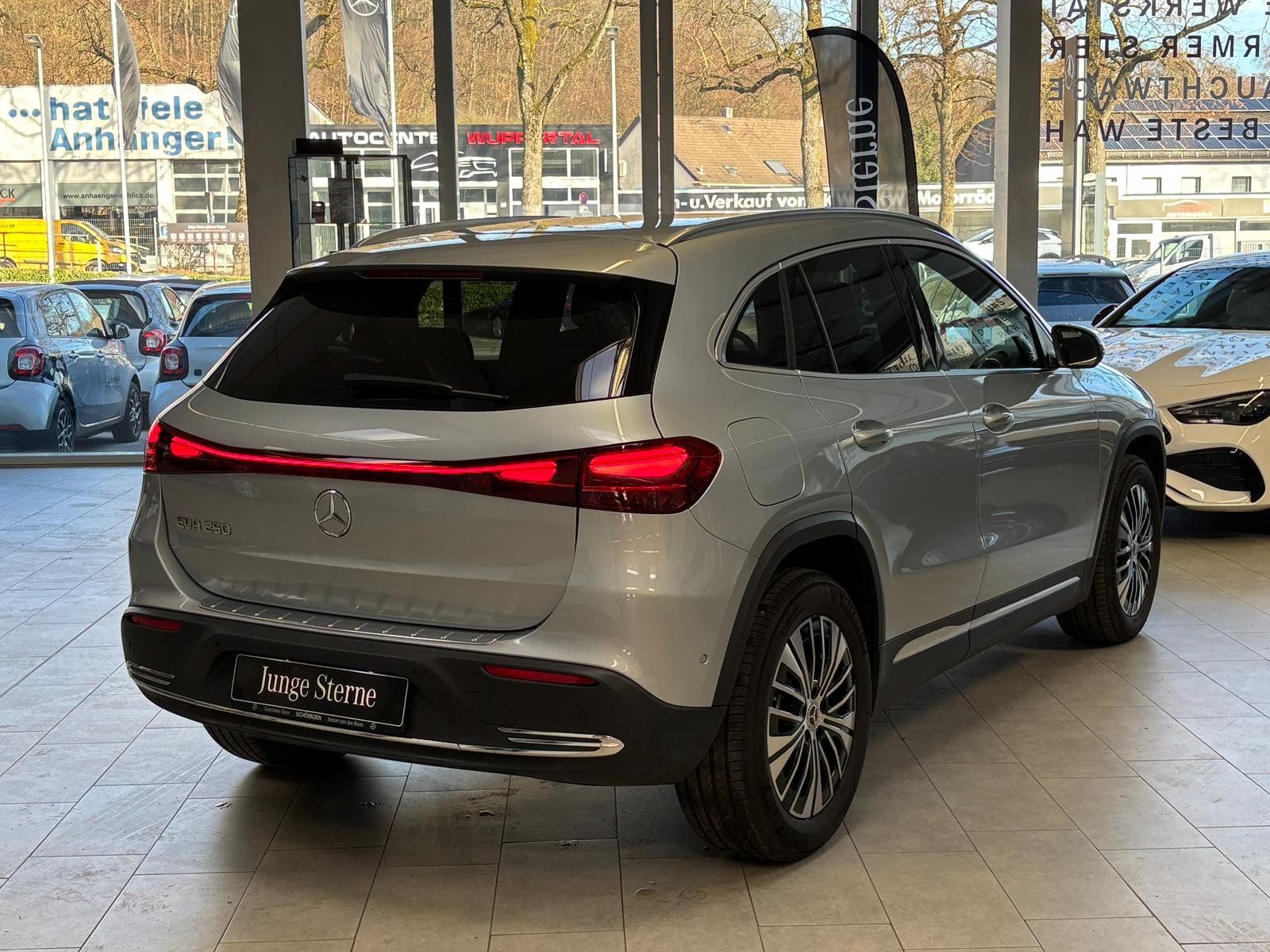 Fahrzeugabbildung Mercedes-Benz EQA 250 Progressive TOTW+360°+CARPL+LED+AMBIENTE