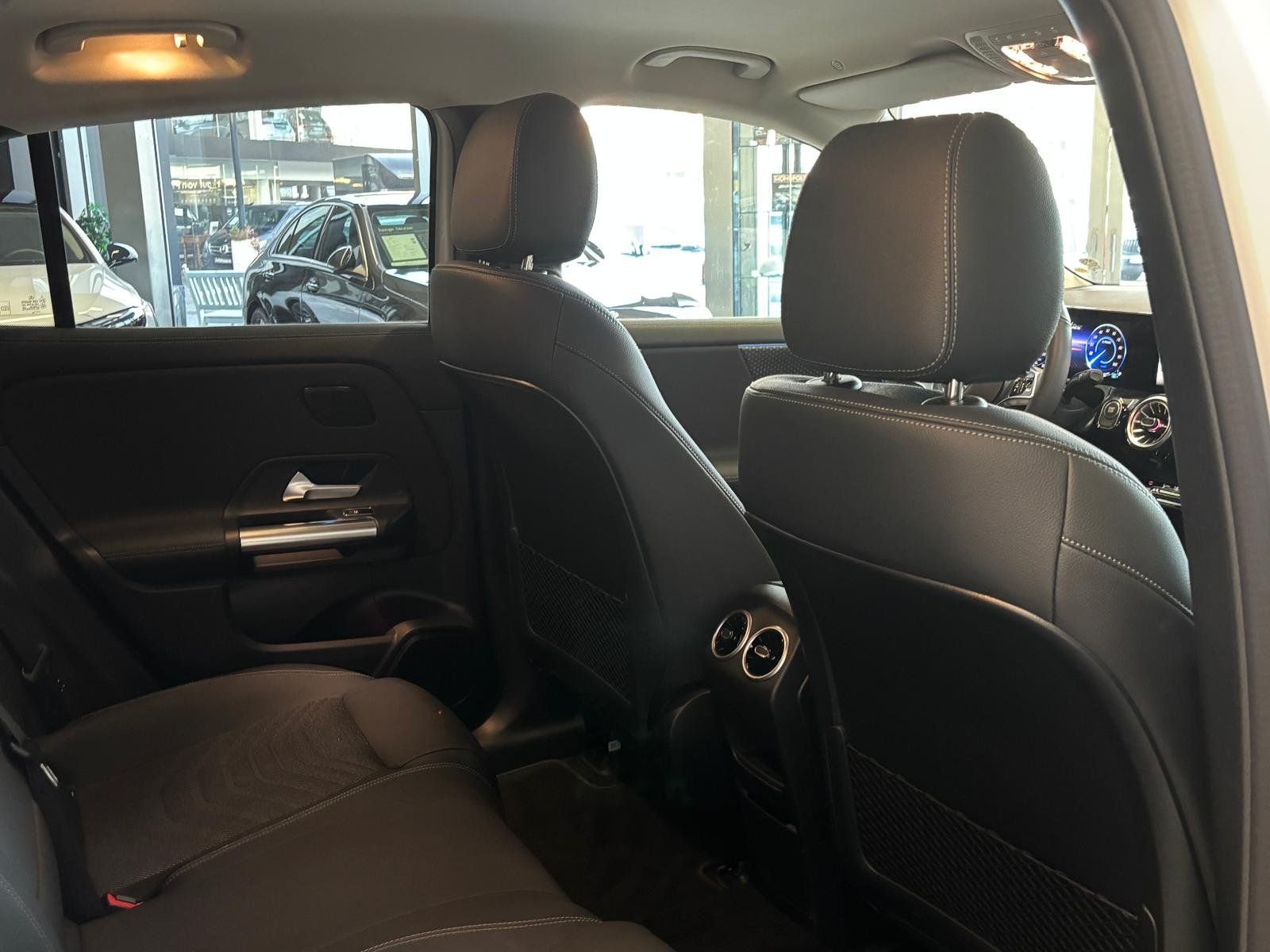 Fahrzeugabbildung Mercedes-Benz EQA 350 4M Progressive KAMERA+TOTW+KEYLESS+LED