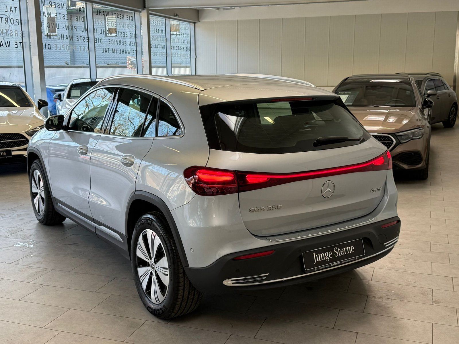 Fahrzeugabbildung Mercedes-Benz EQA 350 4M Progressive TOTW+360°+CARPLAY+LED+DAB