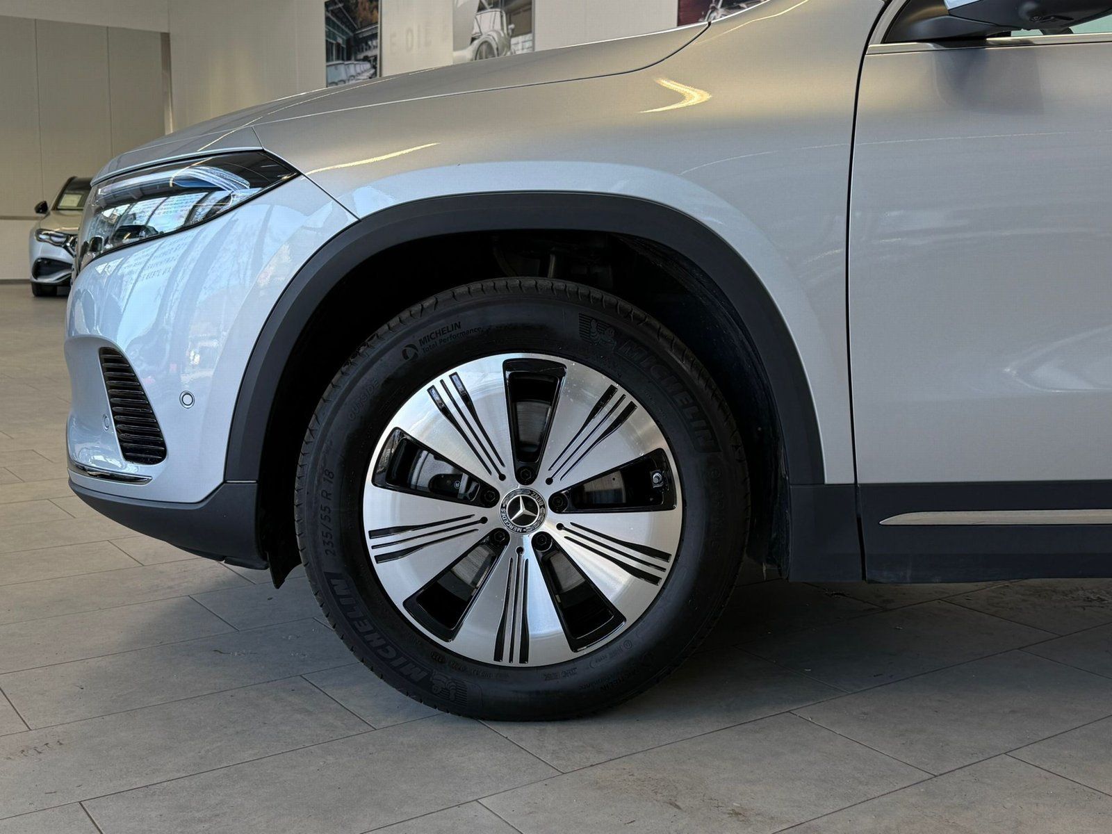 Fahrzeugabbildung Mercedes-Benz EQA 350 4M Progressive TOTW+360°+CARPLAY+LED+DAB