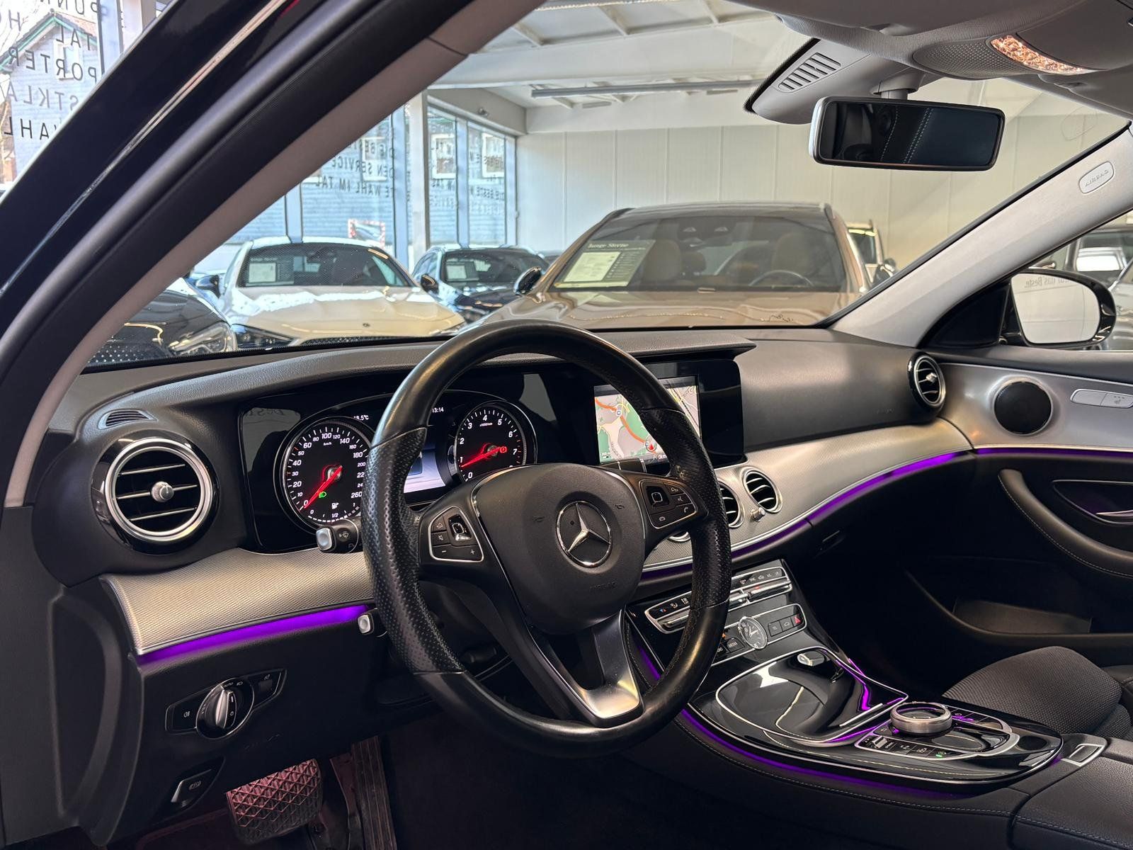 Fahrzeugabbildung Mercedes-Benz E 200 4M Avantgarde KAMERA+LED+AMBIENTE+NAVI