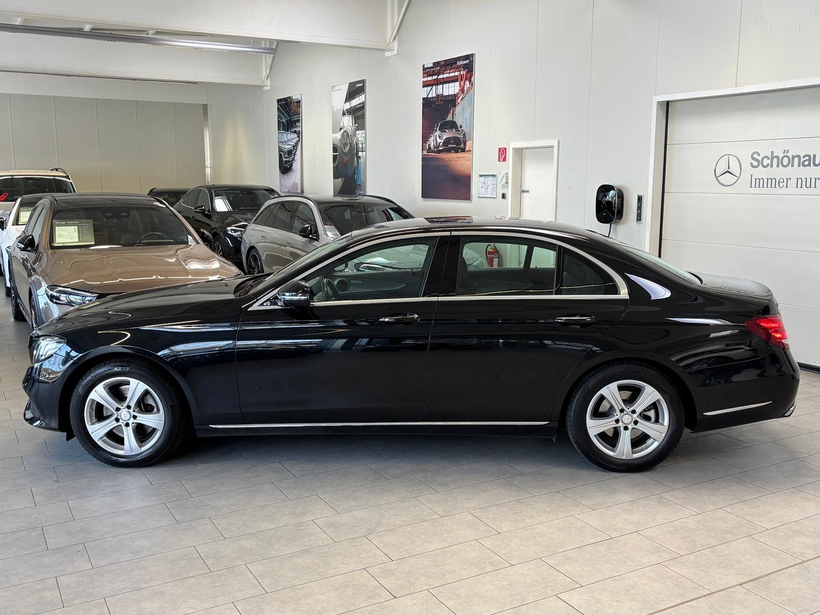 Fahrzeugabbildung Mercedes-Benz E 200 4M Avantgarde KAMERA+LED+AMBIENTE+NAVI