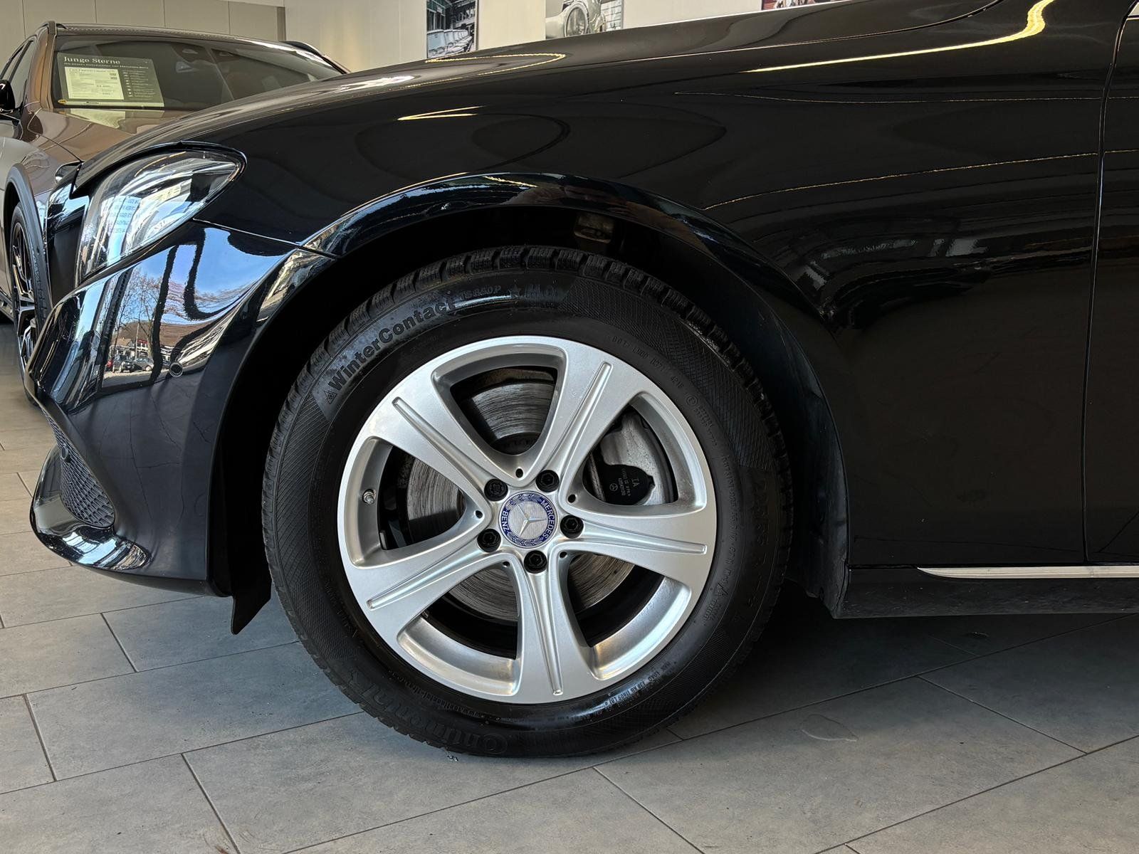 Fahrzeugabbildung Mercedes-Benz E 200 4M Avantgarde KAMERA+LED+AMBIENTE+NAVI