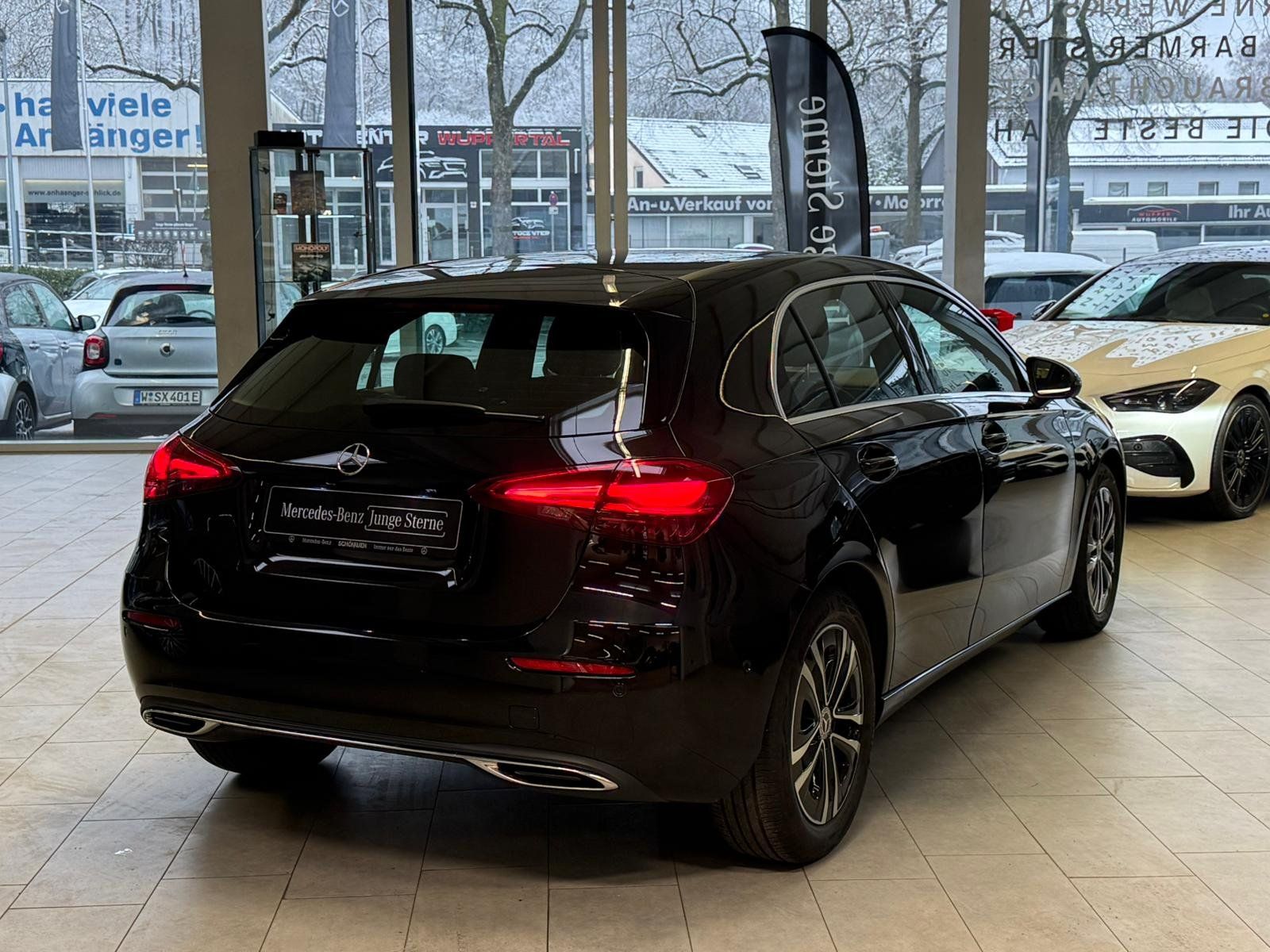 Fahrzeugabbildung Mercedes-Benz A 180 PROGRESSIVE ADV. VOLLDIGI+CARPLAY+VZ-ASSI