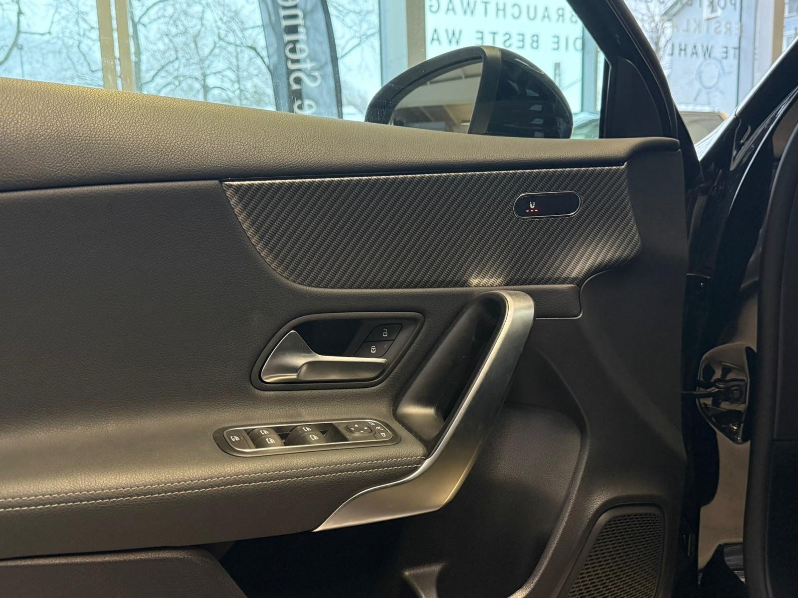 Fahrzeugabbildung Mercedes-Benz A 180 PROGRESSIVE ADV. VOLLDIGI+CARPLAY+VZ-ASSI