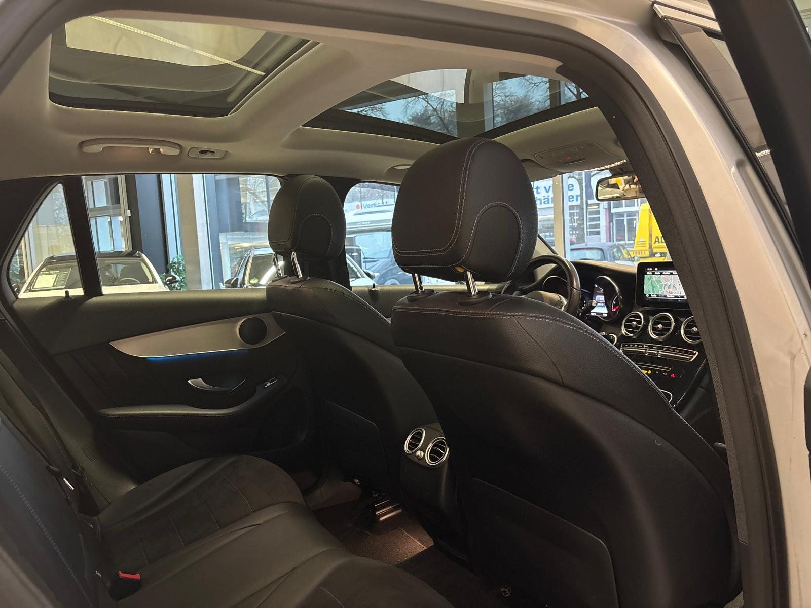 Fahrzeugabbildung Mercedes-Benz GLC 220d 4M COMAND+PANO+LED+AHK+AMG INT.+EASYPAC