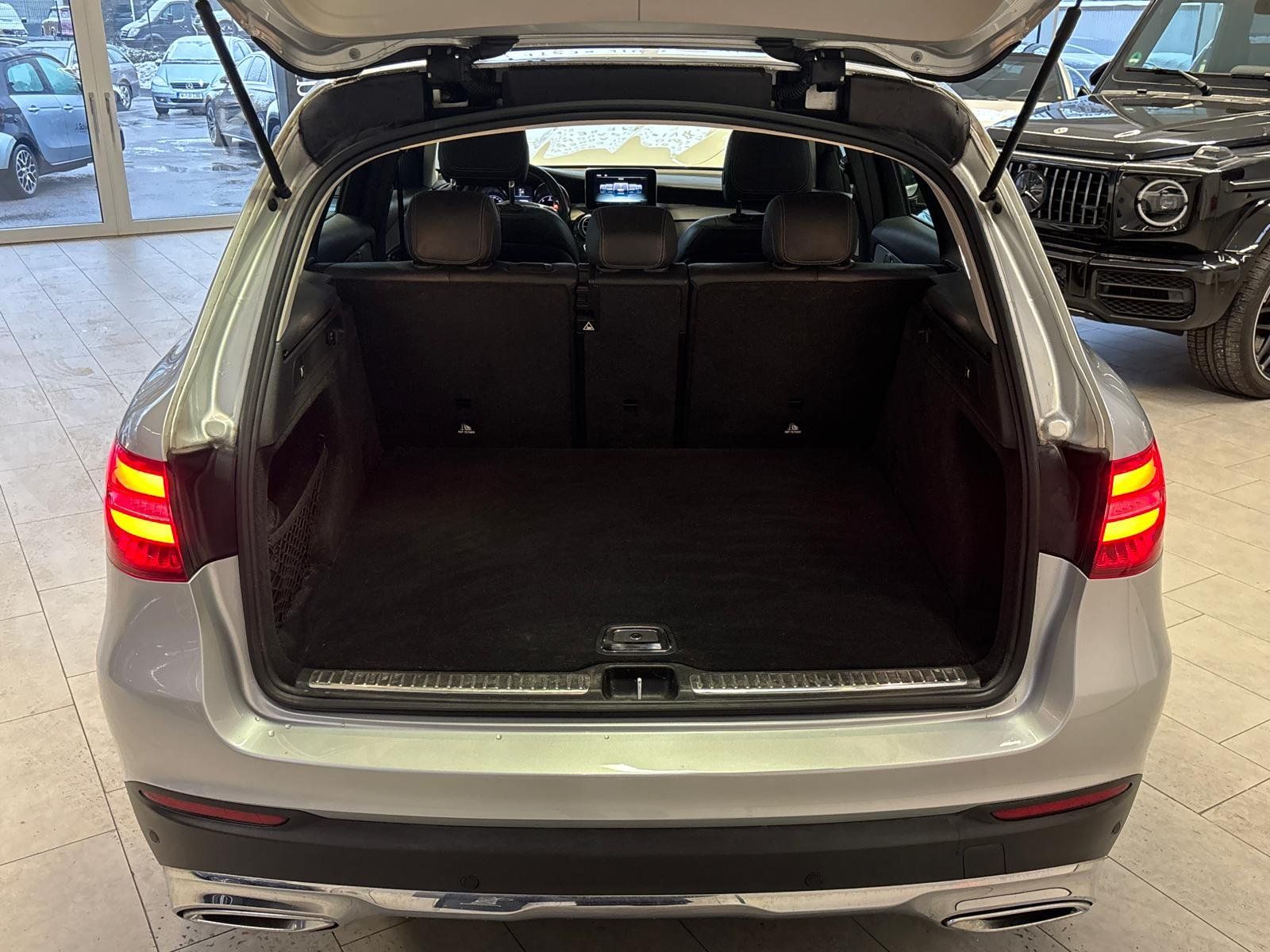 Fahrzeugabbildung Mercedes-Benz GLC 220d 4M COMAND+PANO+LED+AHK+AMG INT.+EASYPAC