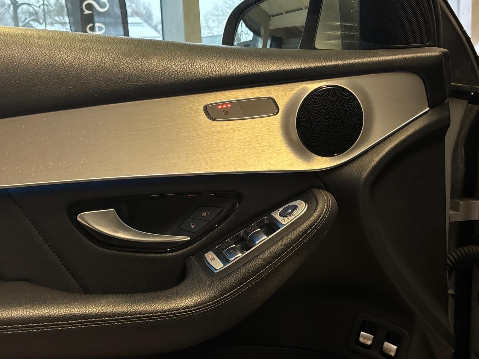 Fahrzeugabbildung Mercedes-Benz GLC 220d 4M COMAND+PANO+LED+AHK+AMG INT.+EASYPAC