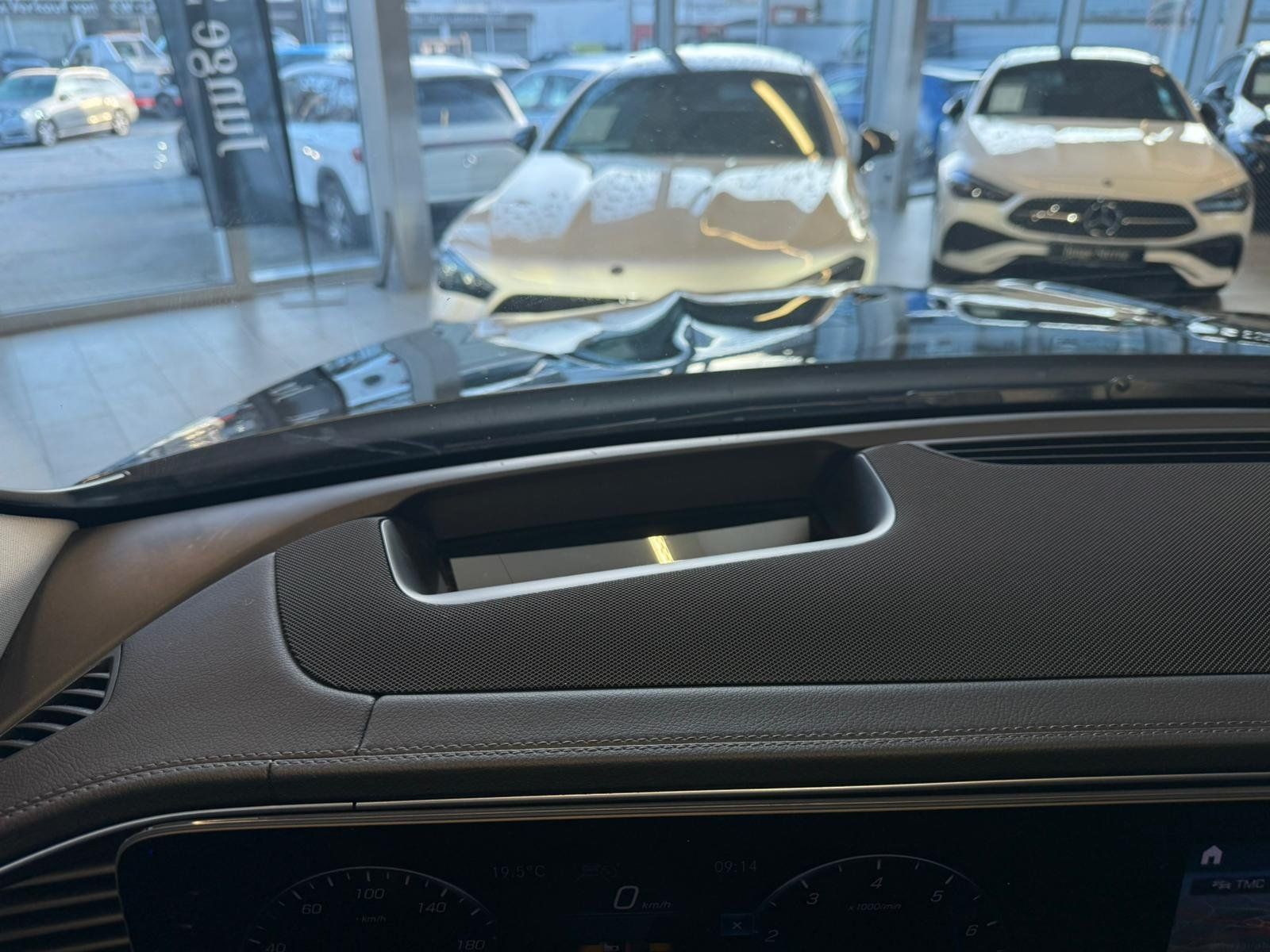 Fahrzeugabbildung Mercedes-Benz GLE 450 4M AMG DISTR+PANO+HUD+AIRMATIC+AHK+360°