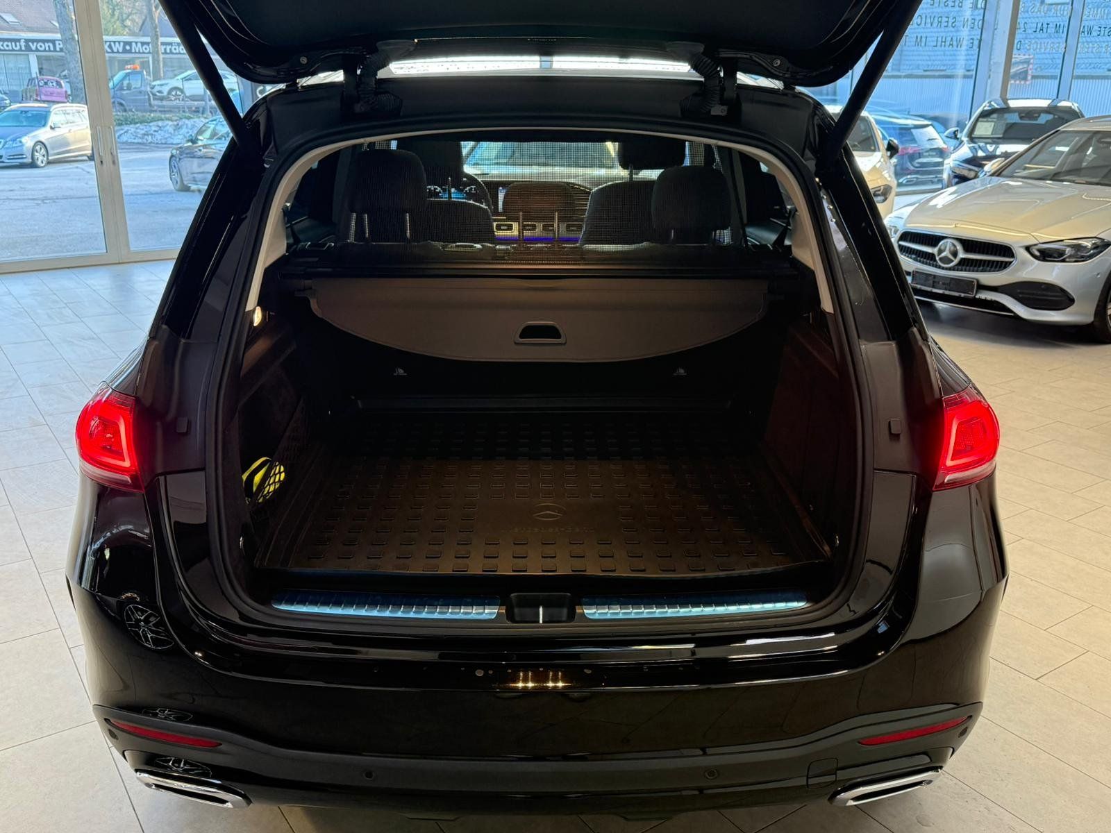 Fahrzeugabbildung Mercedes-Benz GLE 450 4M AMG DISTR+PANO+HUD+AIRMATIC+AHK+360°