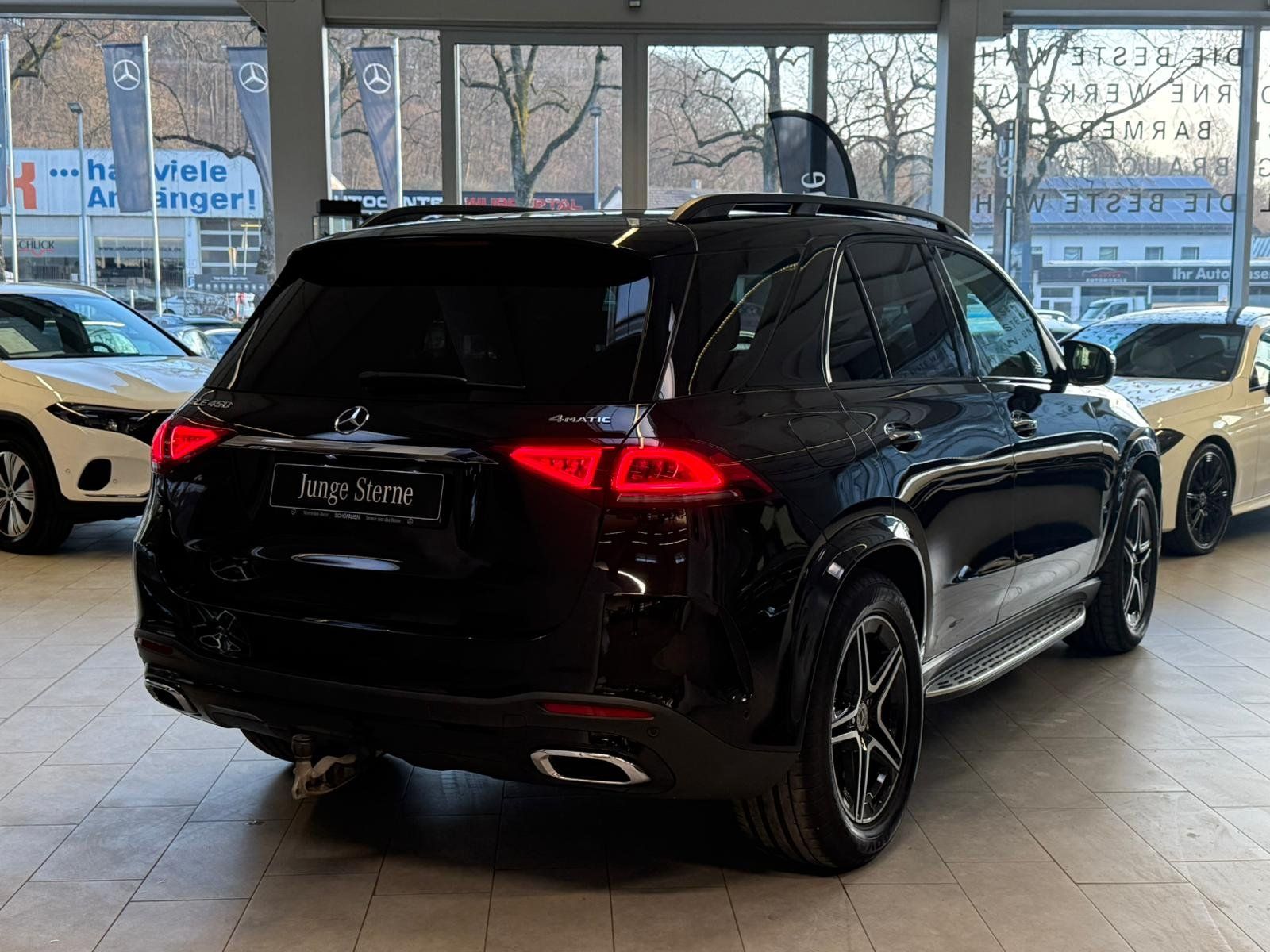Fahrzeugabbildung Mercedes-Benz GLE 450 4M AMG DISTR+PANO+HUD+AIRMATIC+AHK+360°