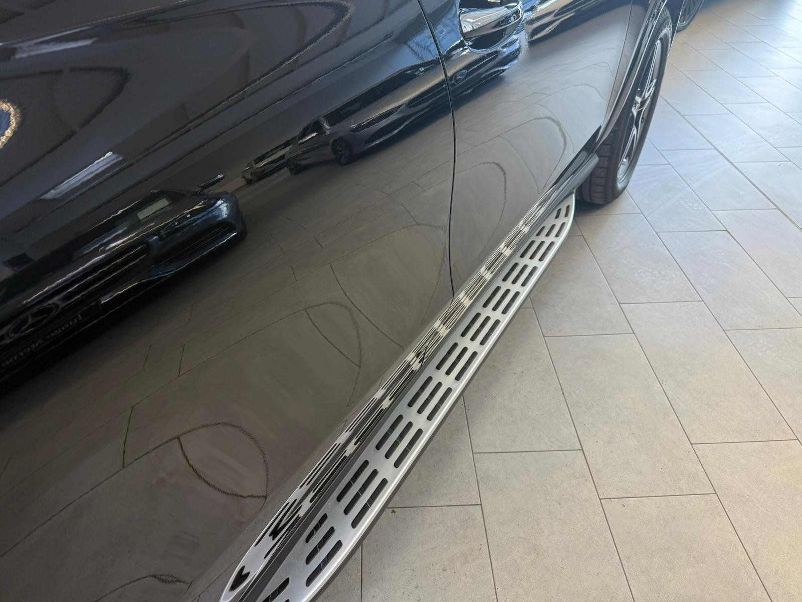 Fahrzeugabbildung Mercedes-Benz GLE 450 4M AMG DISTR+PANO+HUD+AIRMATIC+AHK+360°