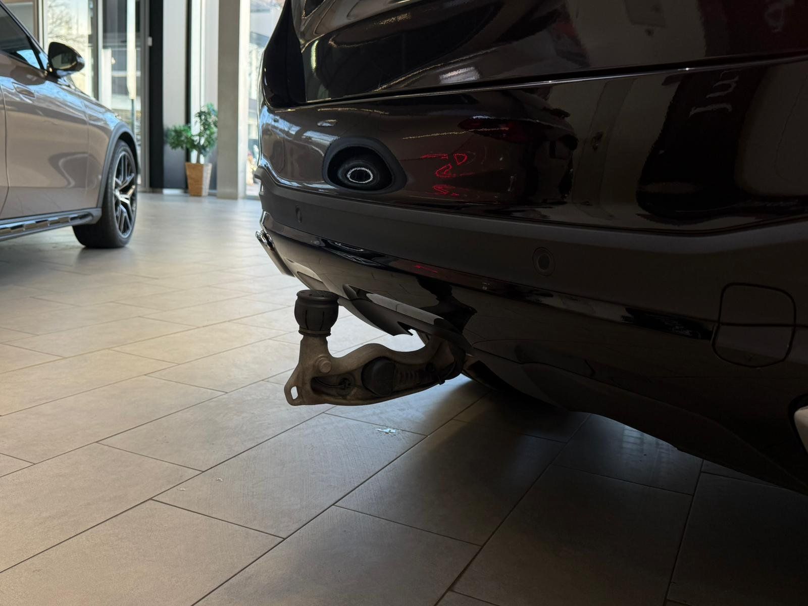 Fahrzeugabbildung Mercedes-Benz GLE 450 4M AMG DISTR+PANO+HUD+AIRMATIC+AHK+360°