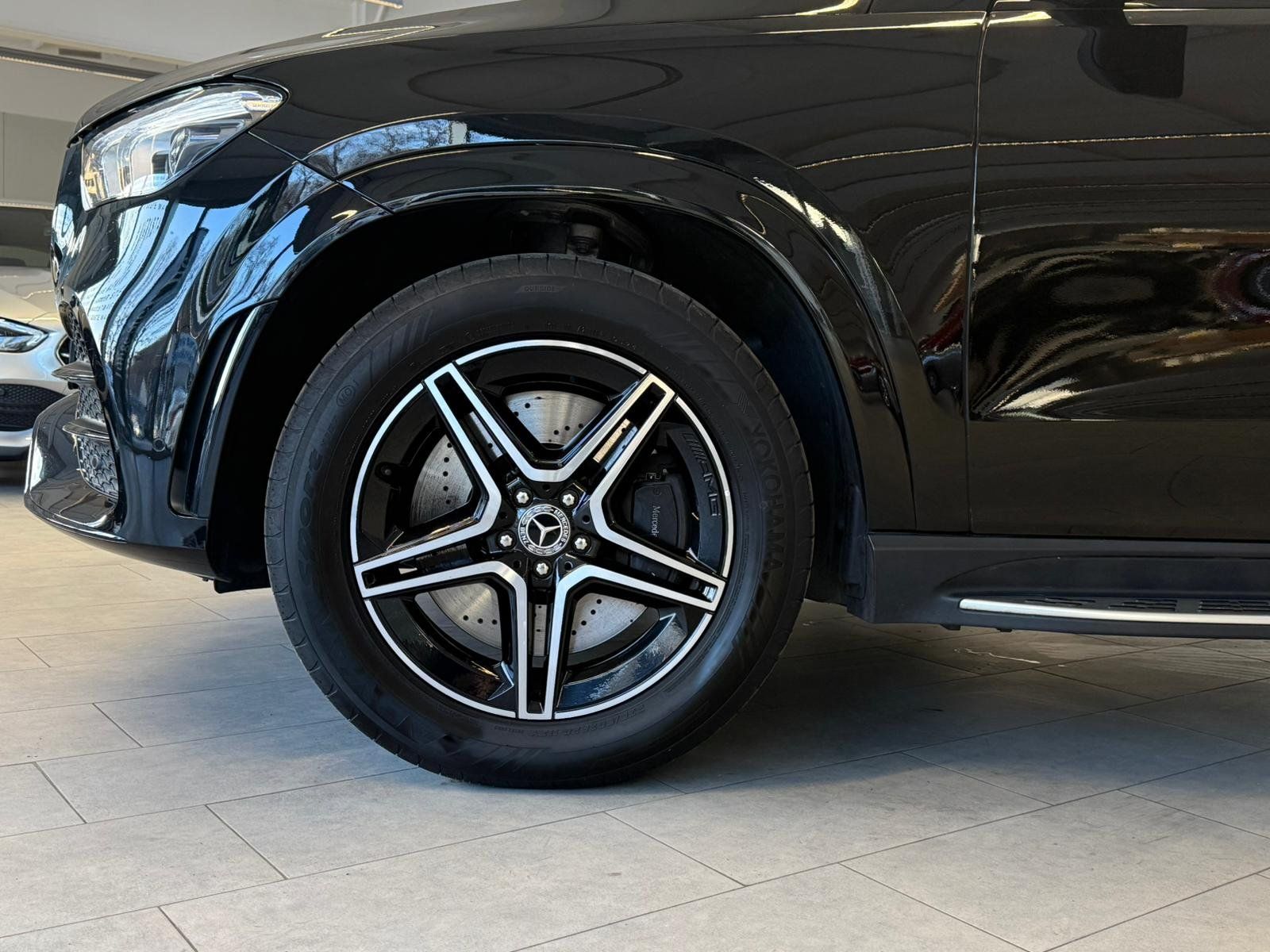 Fahrzeugabbildung Mercedes-Benz GLE 450 4M AMG DISTR+PANO+HUD+AIRMATIC+AHK+360°