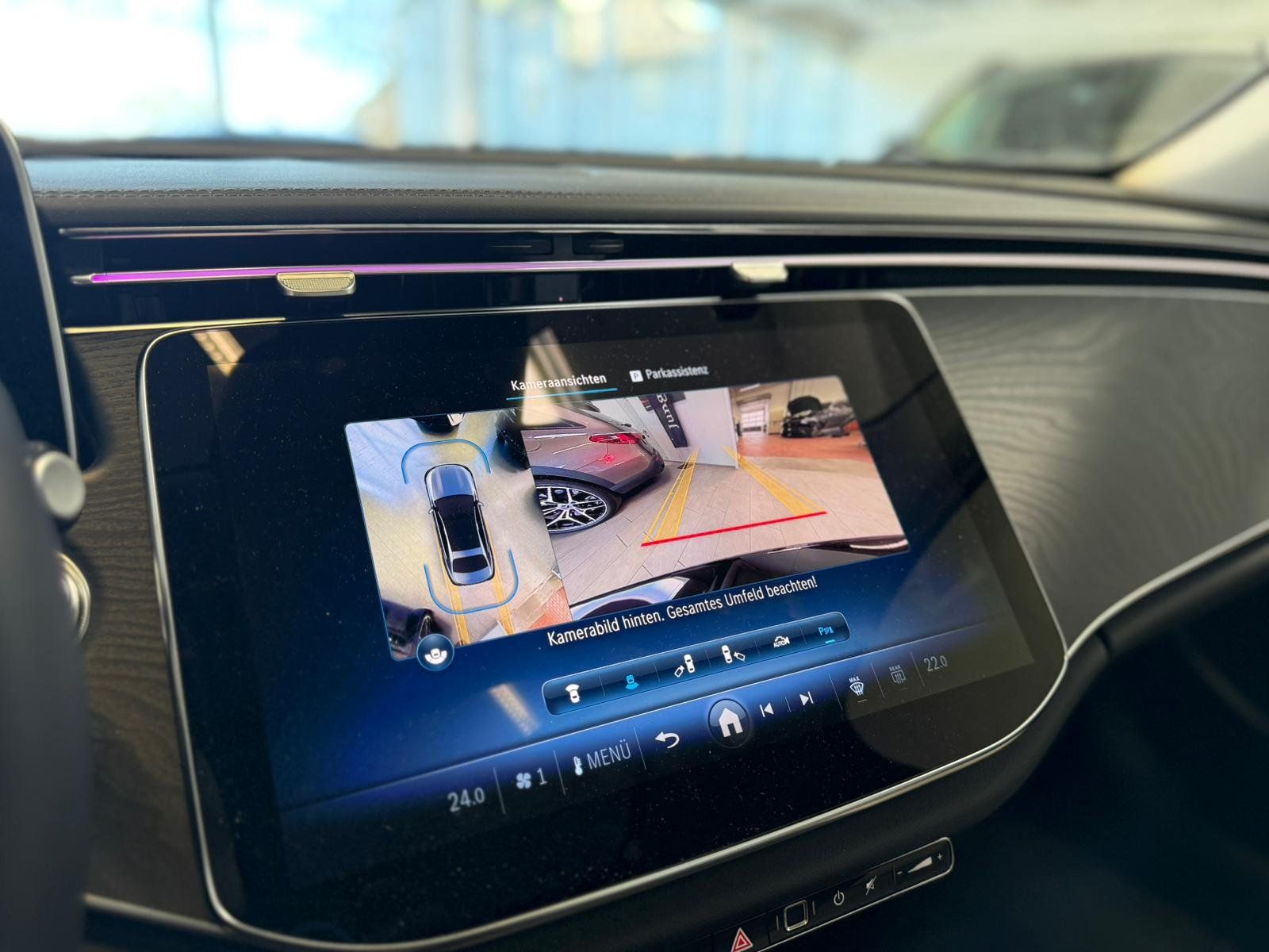 Fahrzeugabbildung Mercedes-Benz E 200 Avantgarde DISTR+PANO+MEMORY+360°+KEYLESS