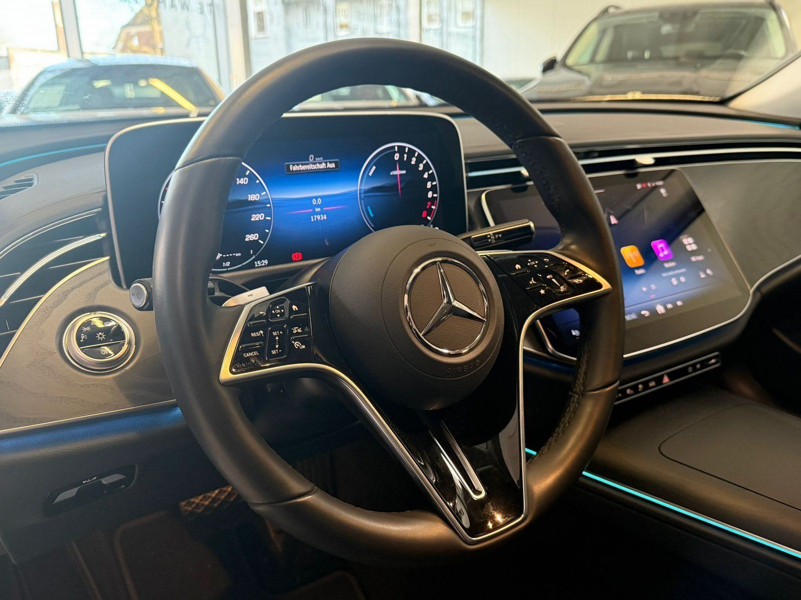 Fahrzeugabbildung Mercedes-Benz E 300e Avantgarde DISTR+MEMORY+KEYLESS+360°+TOTW