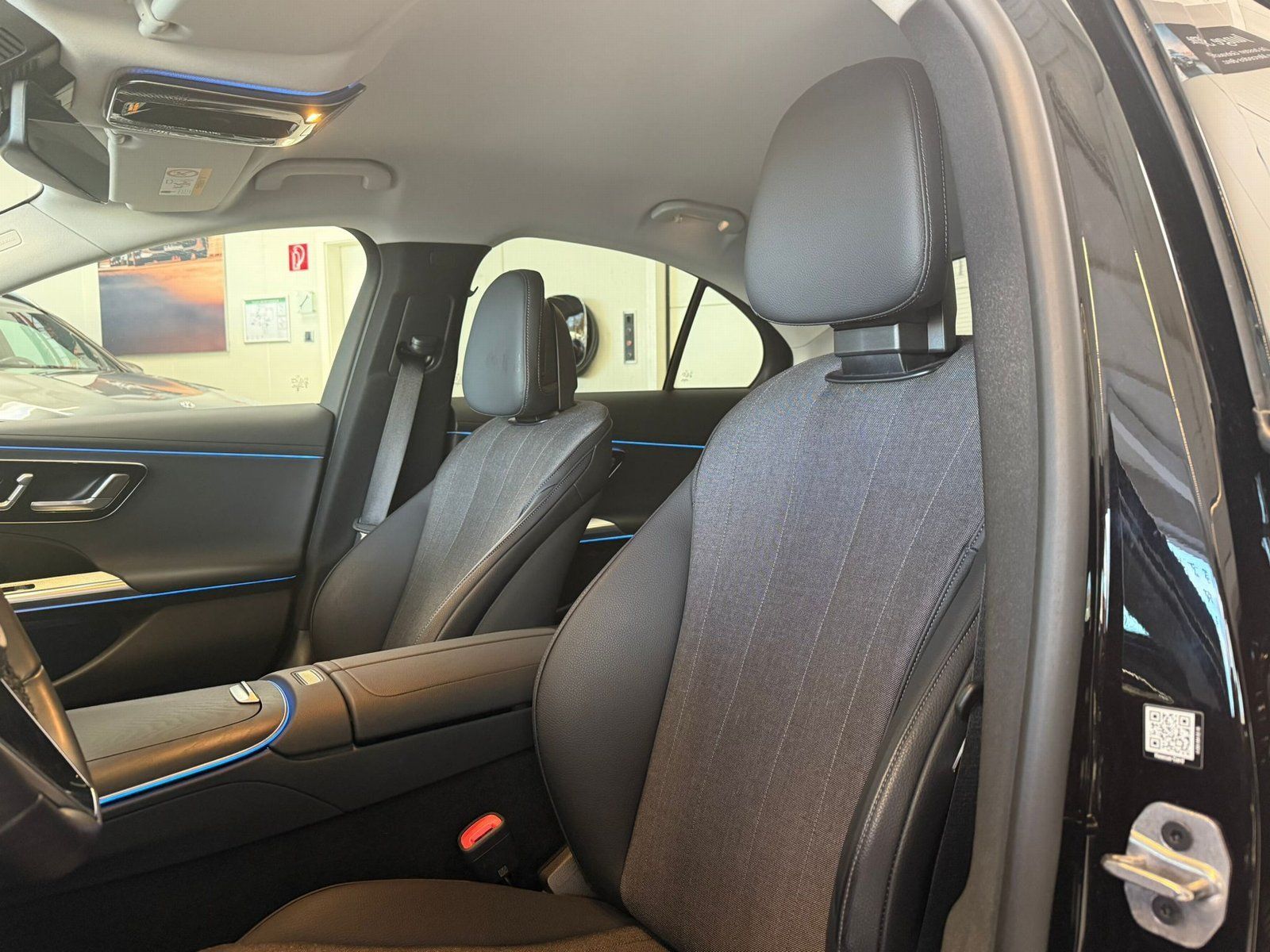 Fahrzeugabbildung Mercedes-Benz E 300e Avantgarde DISTR+MEMORY+KEYLESS+360°+TOTW