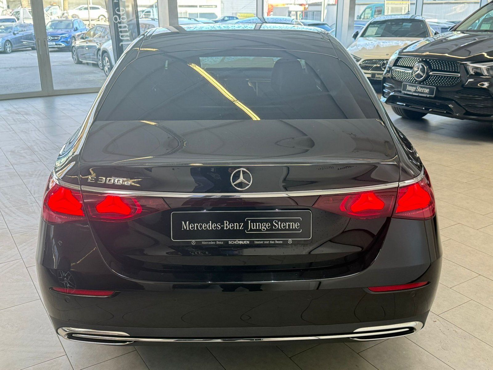 Fahrzeugabbildung Mercedes-Benz E 300e Avantgarde DISTR+MEMORY+KEYLESS+360°+TOTW