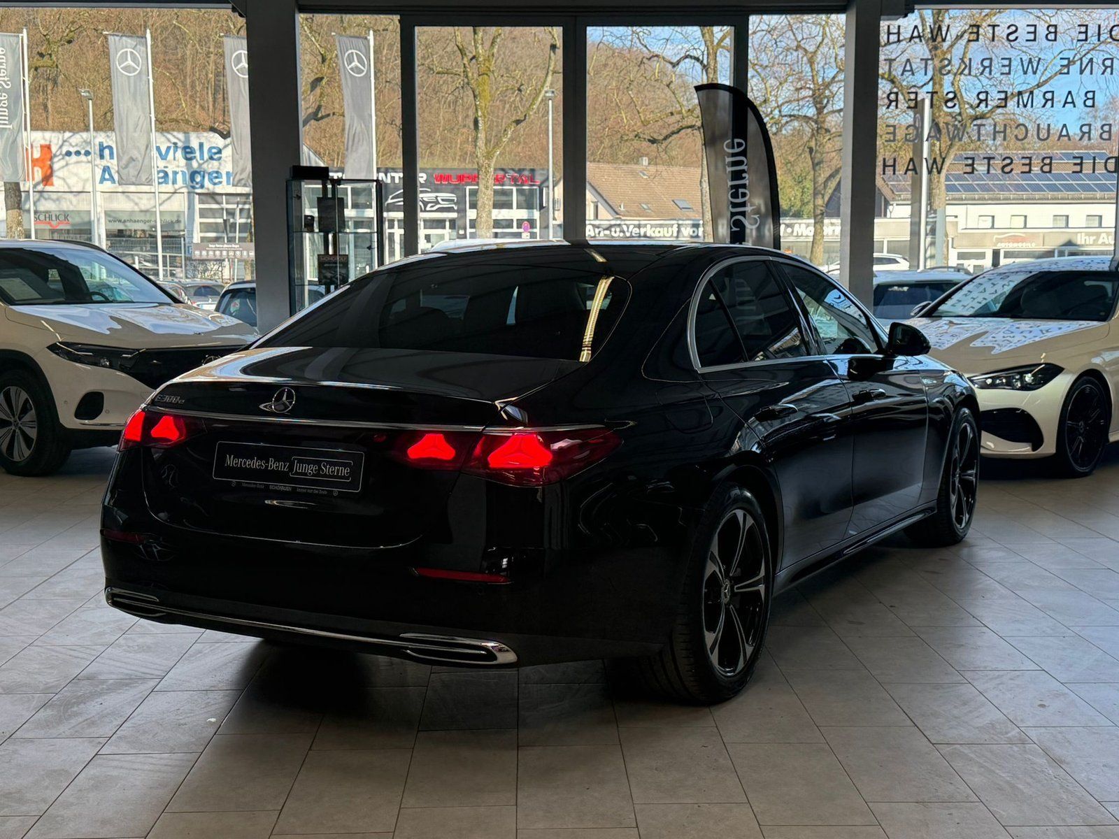 Fahrzeugabbildung Mercedes-Benz E 300e Avantgarde DISTR+MEMORY+KEYLESS+360°+TOTW