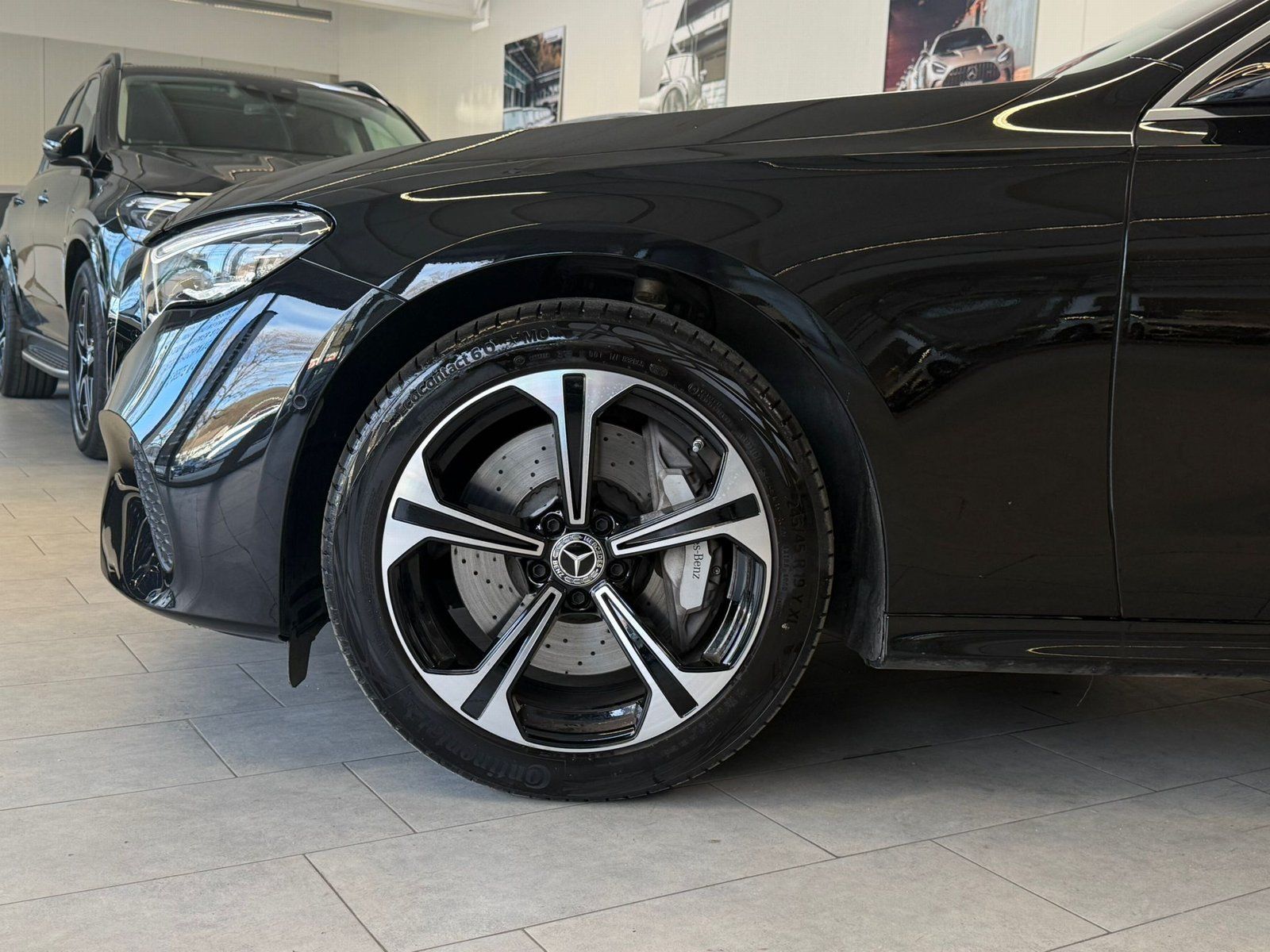 Fahrzeugabbildung Mercedes-Benz E 300e Avantgarde DISTR+MEMORY+KEYLESS+360°+TOTW