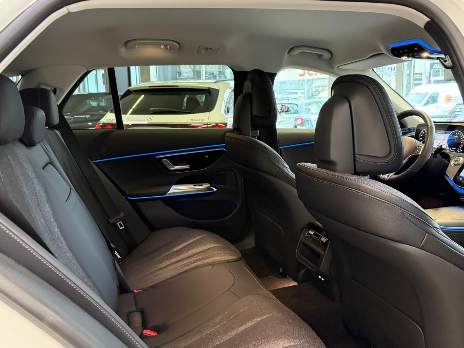 Fahrzeugabbildung Mercedes-Benz E 300e T Avantgarde DISTR+360+MEMORY+KEYLESS+FAP