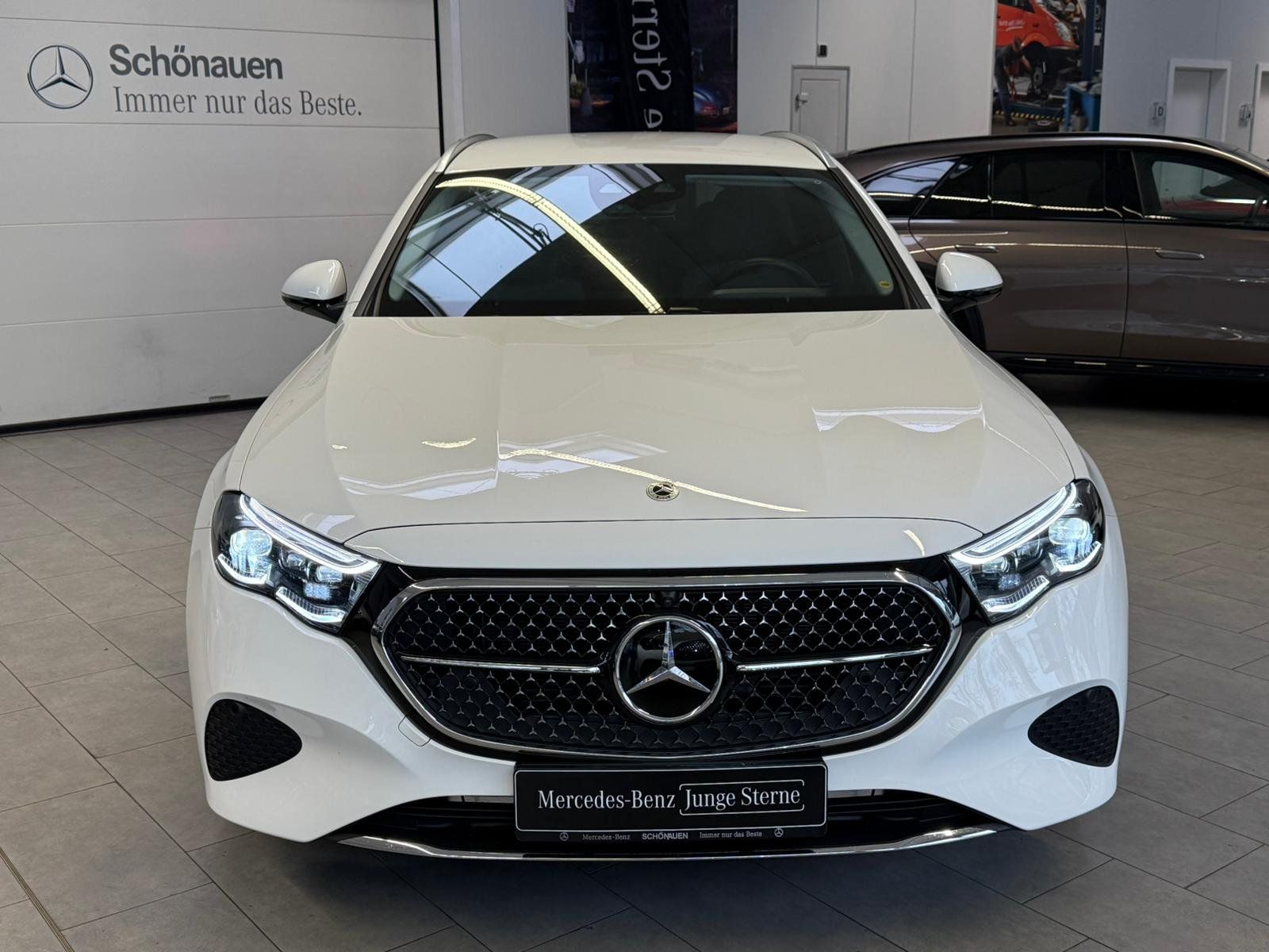 Fahrzeugabbildung Mercedes-Benz E 300e T Avantgarde DISTR+360+MEMORY+KEYLESS+FAP