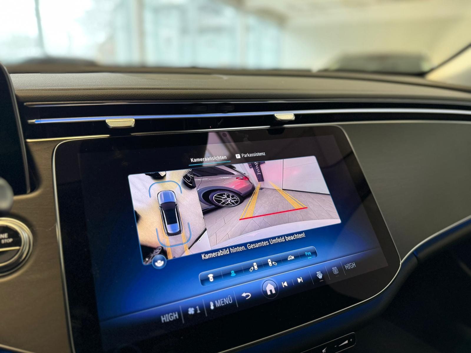 Fahrzeugabbildung Mercedes-Benz E 300e T Avantgarde DISTR+360+MEMORY+KEYLESS+FAP