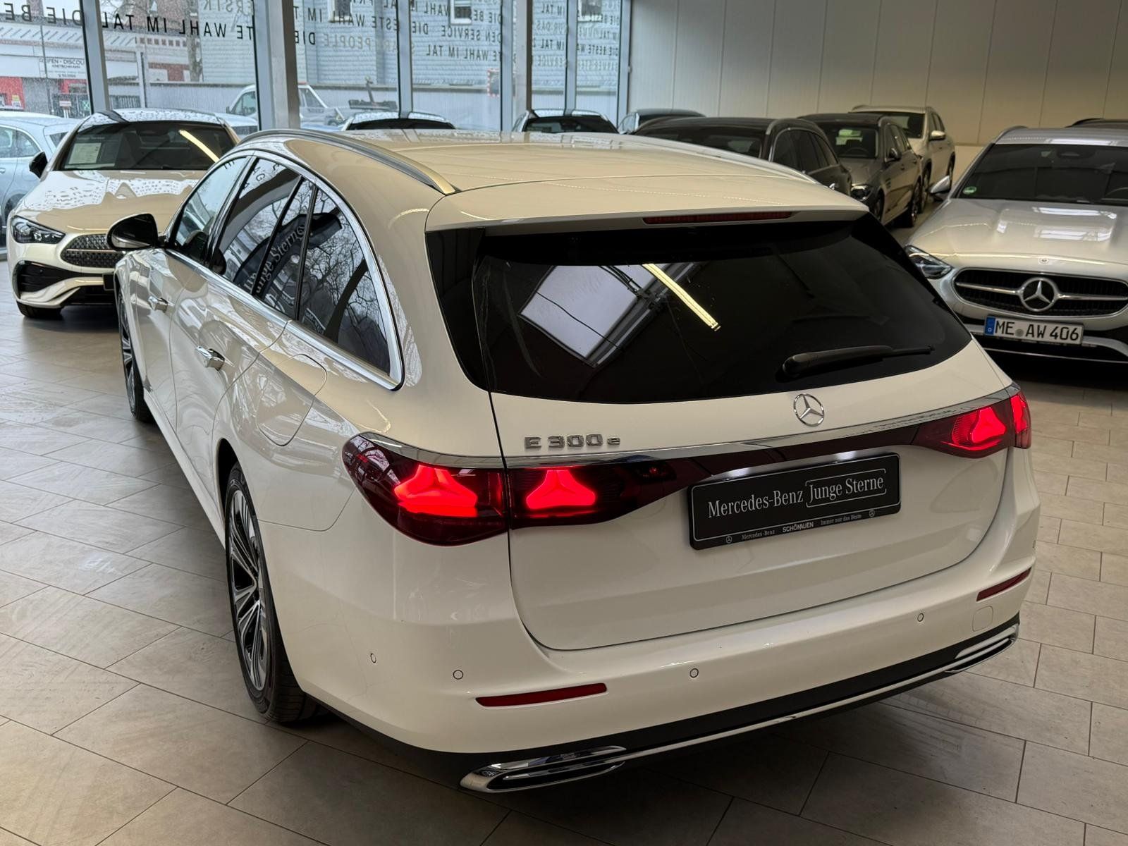 Fahrzeugabbildung Mercedes-Benz E 300e T Avantgarde DISTR+360+MEMORY+KEYLESS+FAP