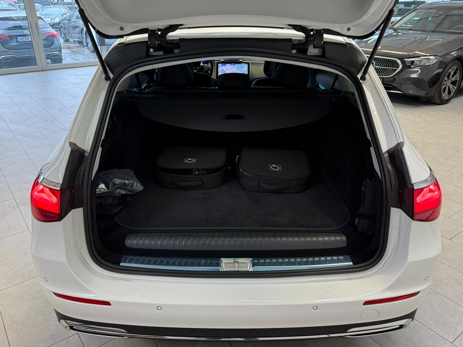 Fahrzeugabbildung Mercedes-Benz E 300e T Avantgarde DISTR+360+MEMORY+KEYLESS+FAP