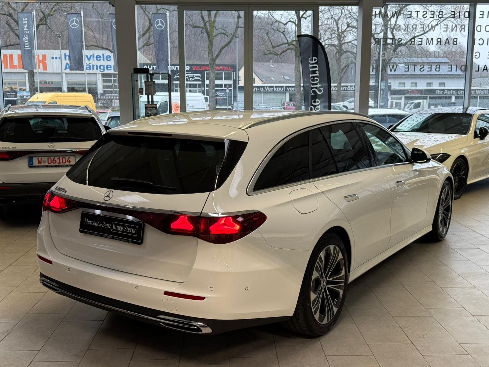 Fahrzeugabbildung Mercedes-Benz E 300e T Avantgarde DISTR+360+MEMORY+KEYLESS+FAP