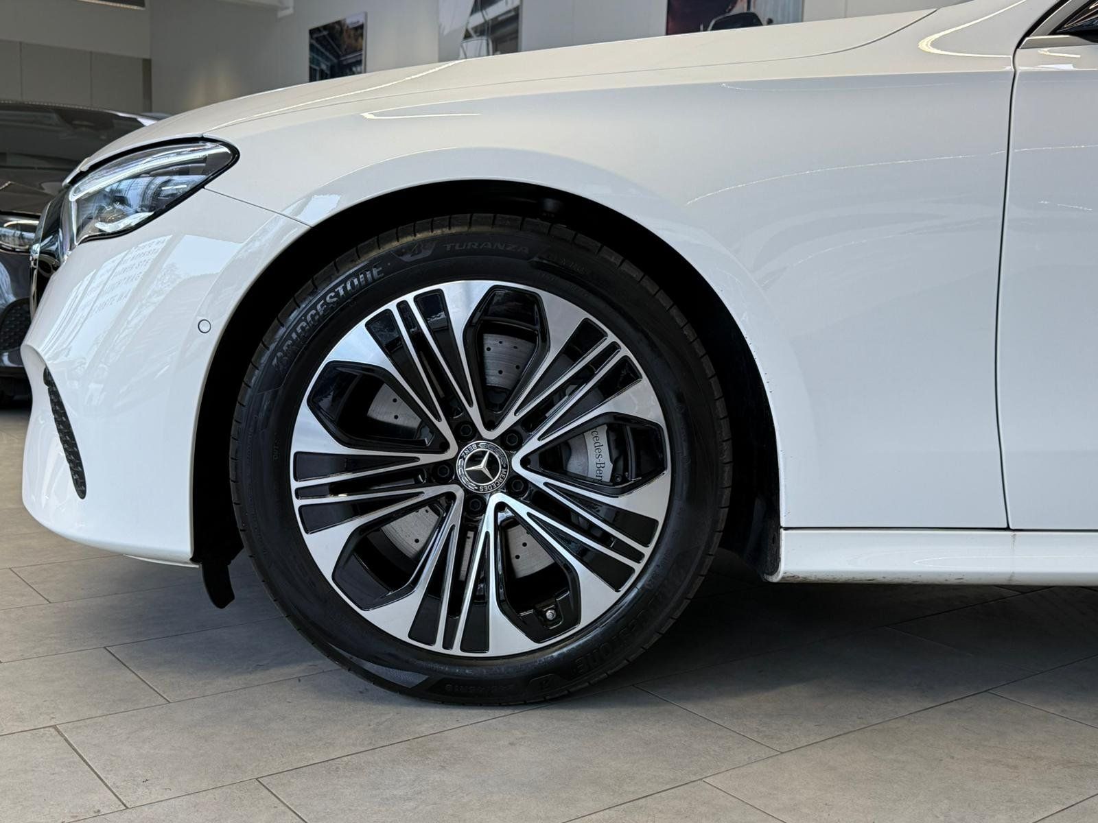 Fahrzeugabbildung Mercedes-Benz E 300e T Avantgarde DISTR+360+MEMORY+KEYLESS+FAP