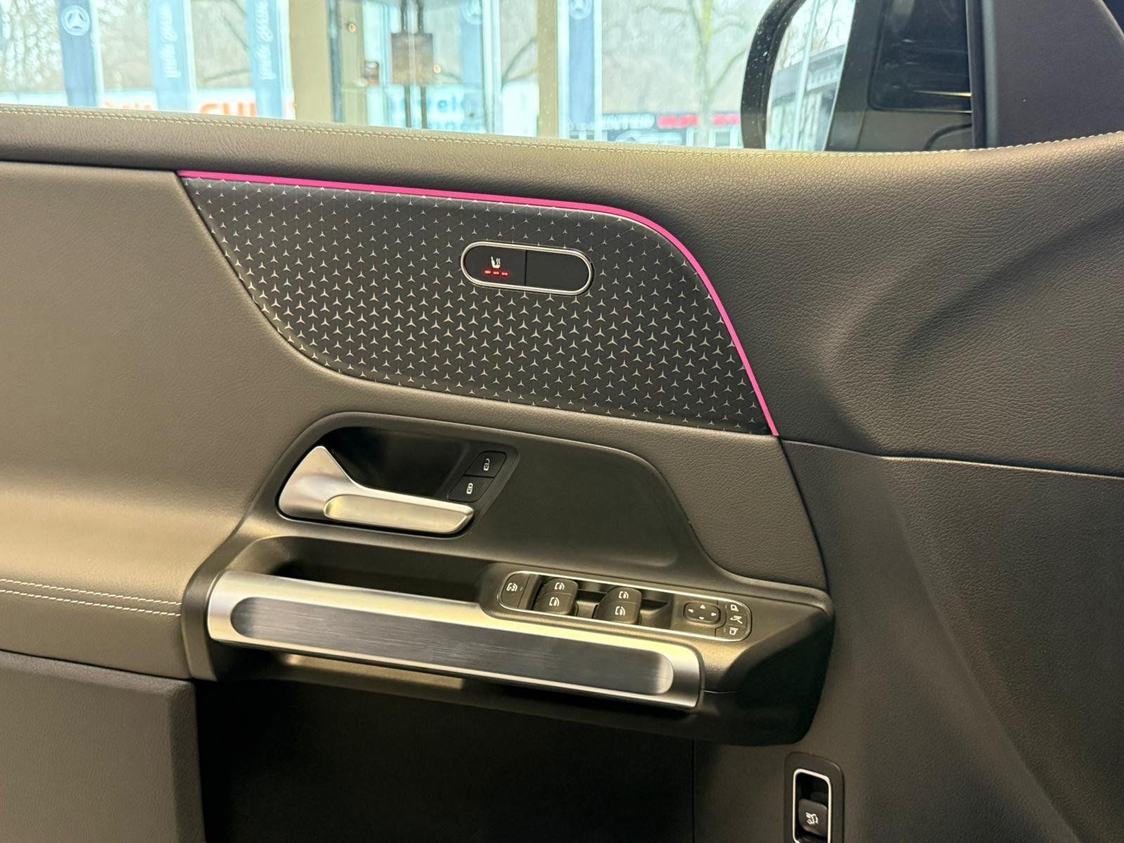 Fahrzeugabbildung Mercedes-Benz EQB 300 4M ELECTRIC ART ADV.PLUS+360°+CARPLAY