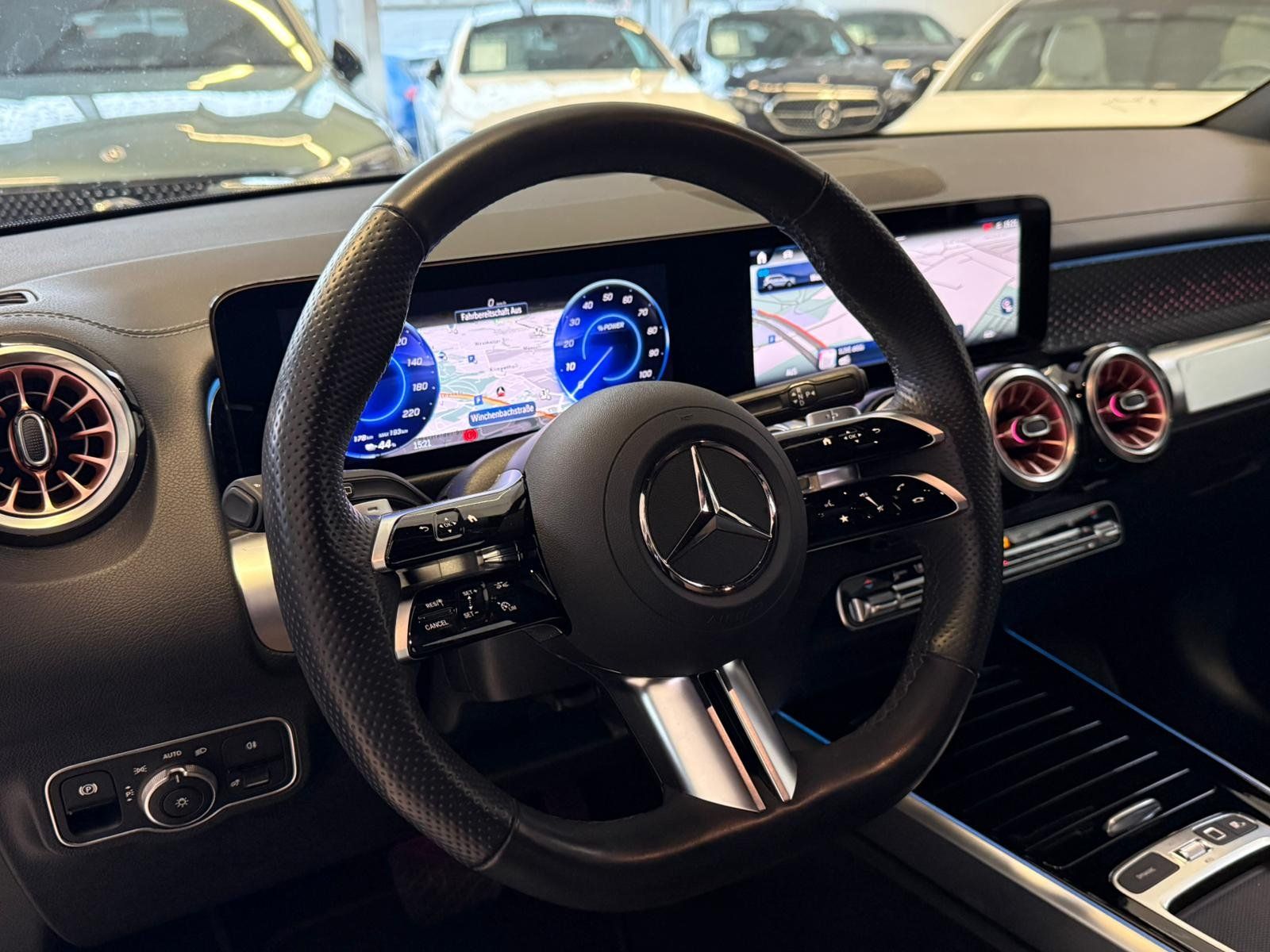 Fahrzeugabbildung Mercedes-Benz EQB 300 4M ELECTRIC ART ADV.PLUS+360°+CARPLAY