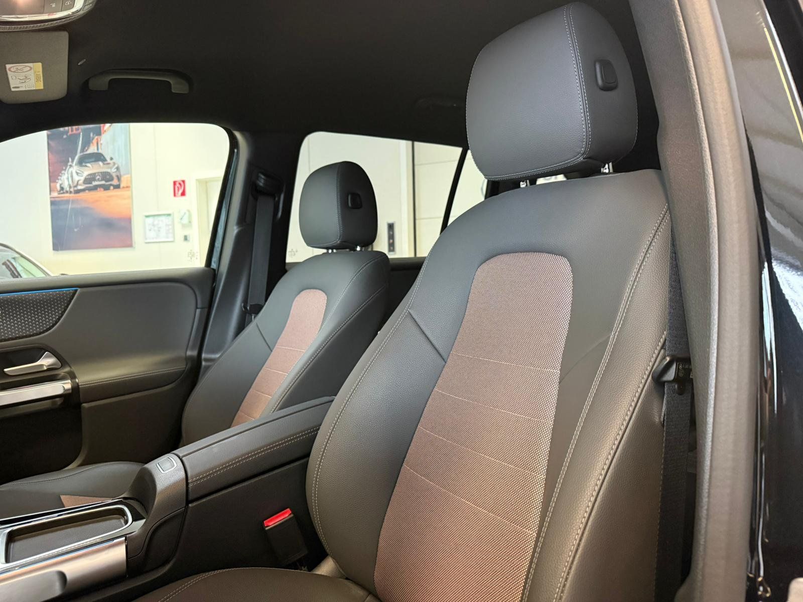 Fahrzeugabbildung Mercedes-Benz EQB 300 4M ELECTRIC ART ADV.PLUS+360°+CARPLAY