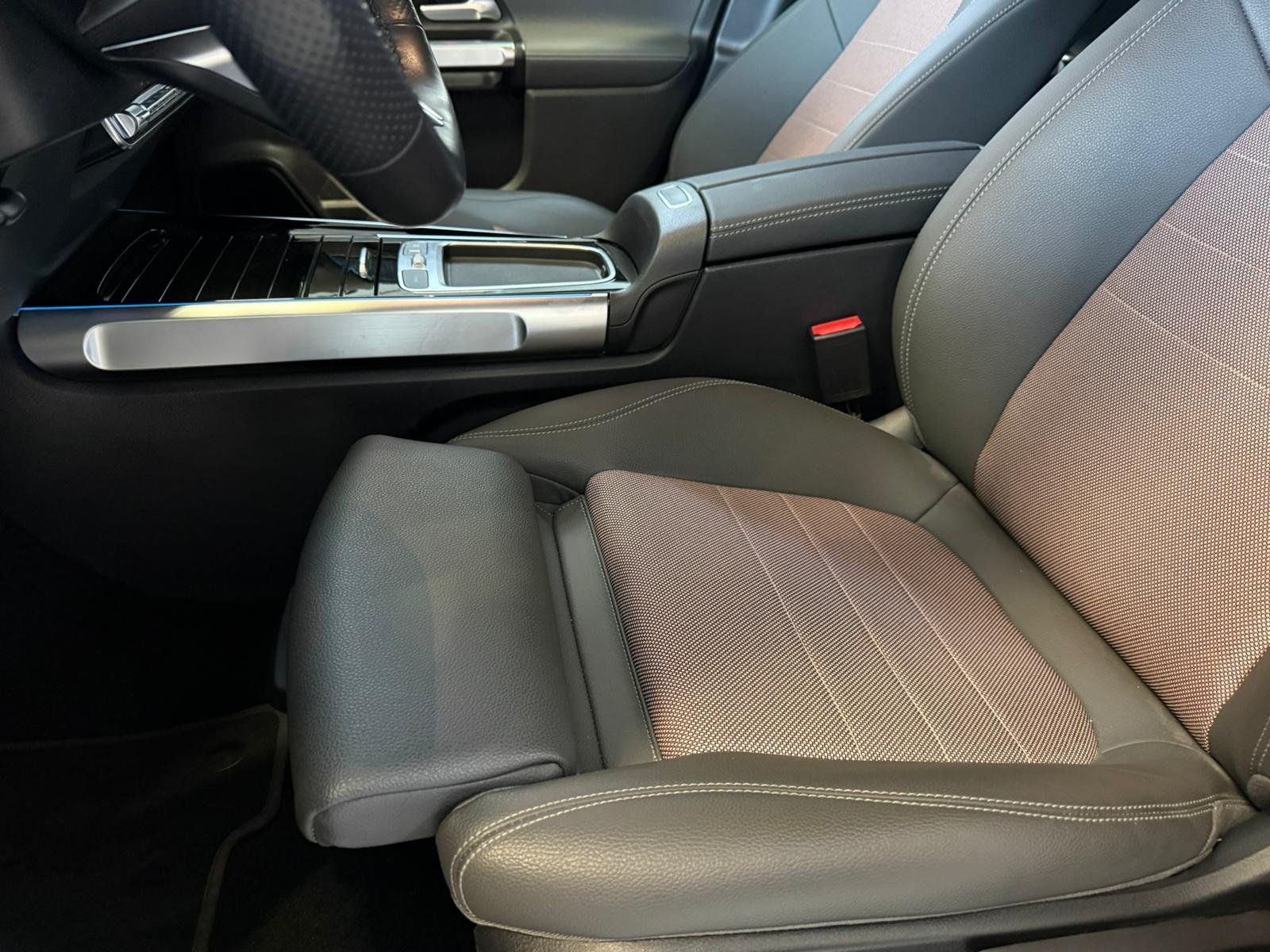 Fahrzeugabbildung Mercedes-Benz EQB 300 4M ELECTRIC ART ADV.PLUS+360°+CARPLAY