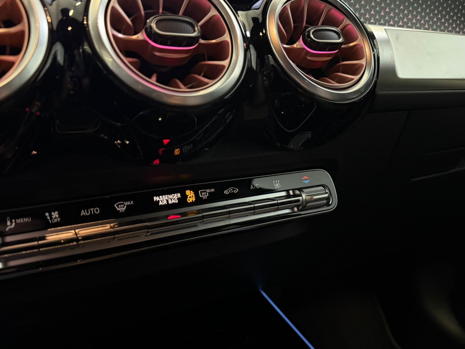 Fahrzeugabbildung Mercedes-Benz EQB 300 4M ELECTRIC ART ADV.PLUS+360°+CARPLAY