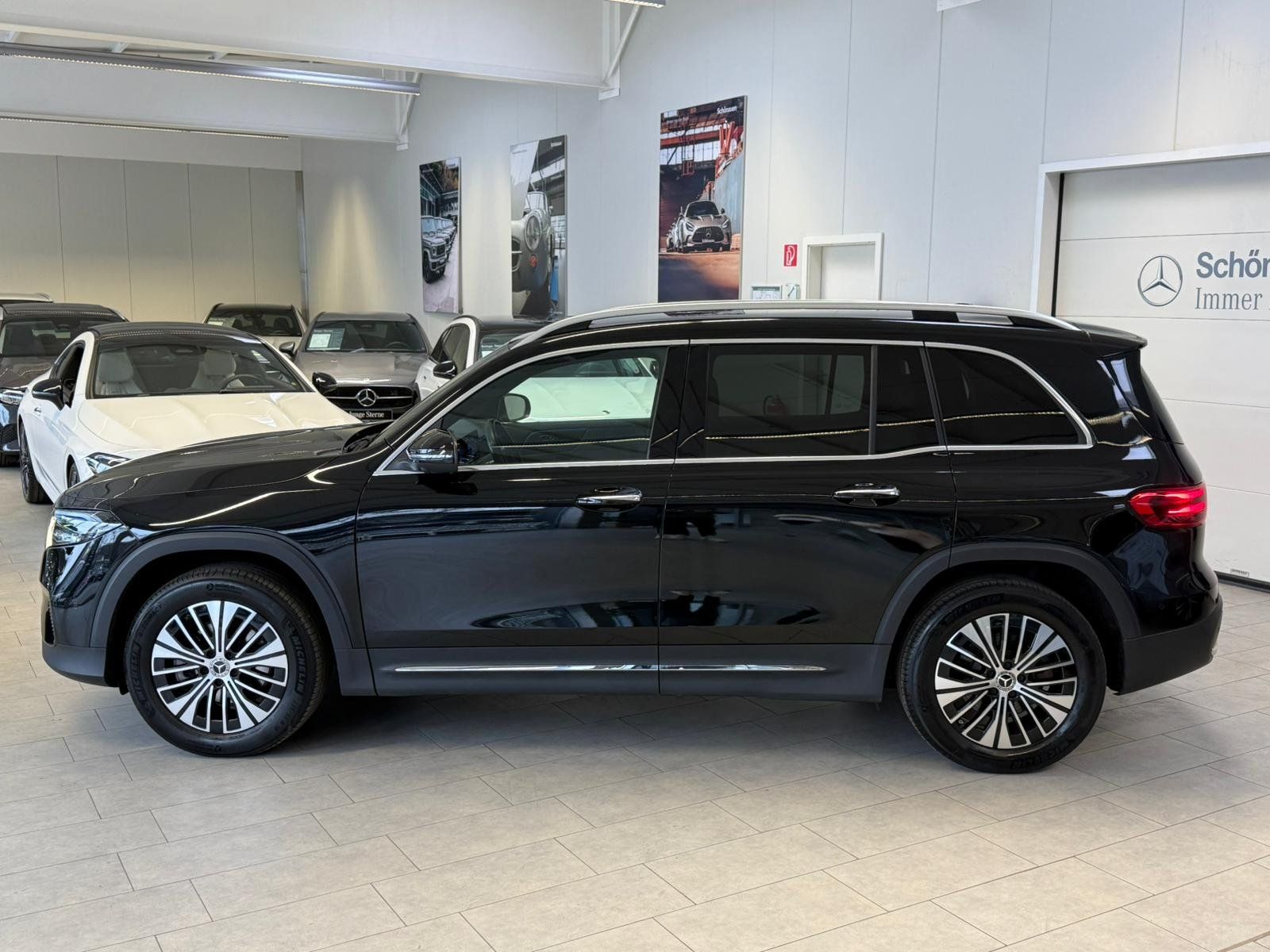 Fahrzeugabbildung Mercedes-Benz EQB 300 4M ELECTRIC ART ADV.PLUS+360°+CARPLAY