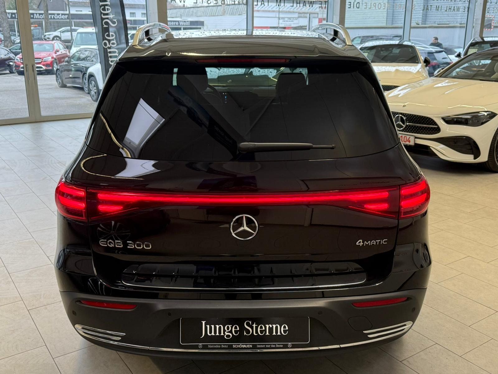 Fahrzeugabbildung Mercedes-Benz EQB 300 4M ELECTRIC ART ADV.PLUS+360°+CARPLAY