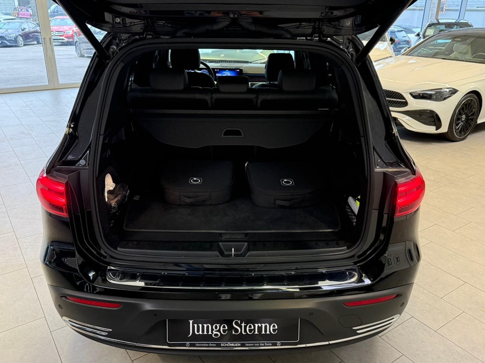 Fahrzeugabbildung Mercedes-Benz EQB 300 4M ELECTRIC ART ADV.PLUS+360°+CARPLAY