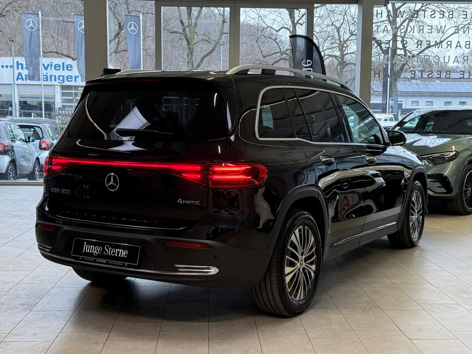 Fahrzeugabbildung Mercedes-Benz EQB 300 4M ELECTRIC ART ADV.PLUS+360°+CARPLAY