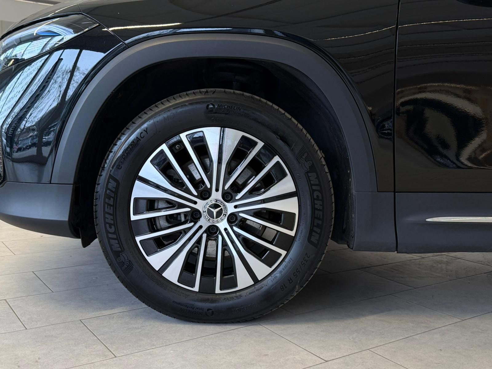 Fahrzeugabbildung Mercedes-Benz EQB 300 4M ELECTRIC ART ADV.PLUS+360°+CARPLAY