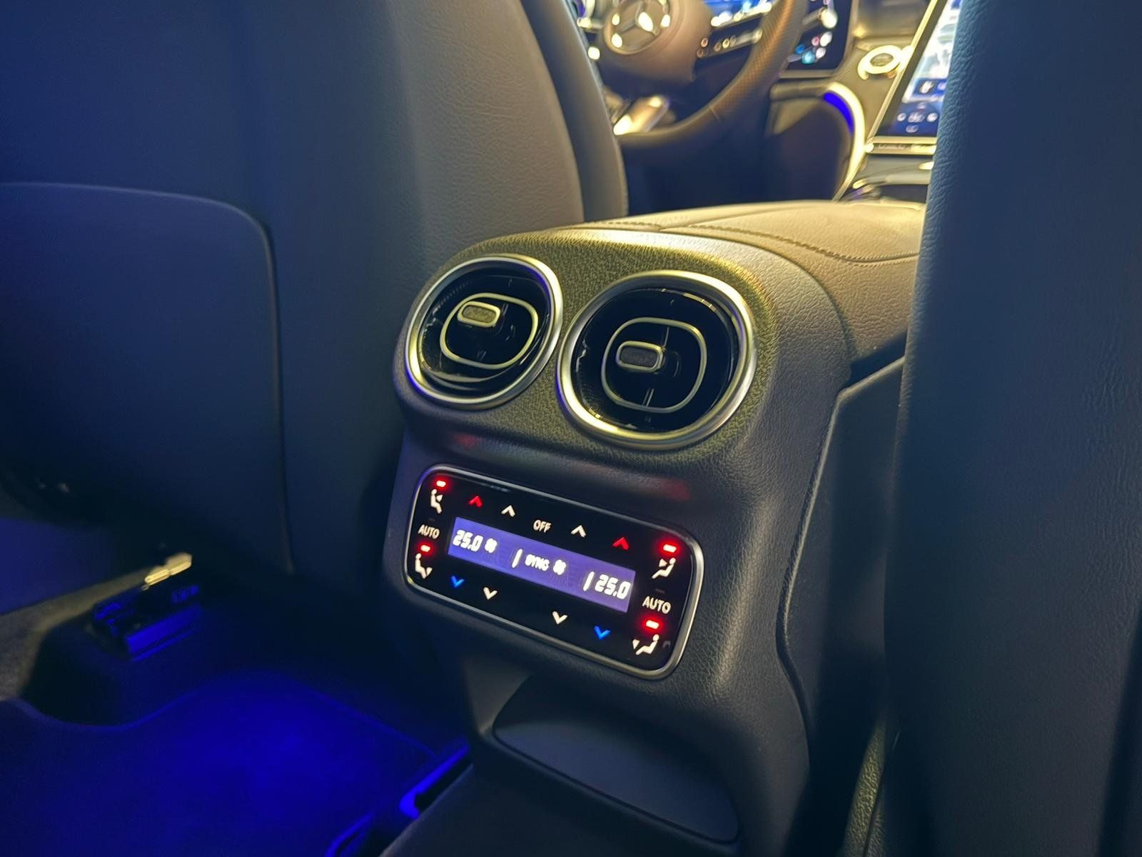 Fahrzeugabbildung Mercedes-Benz GLC 300 d 4M Coupé AMG PANO+BURM+MEMO+AHK+HUD