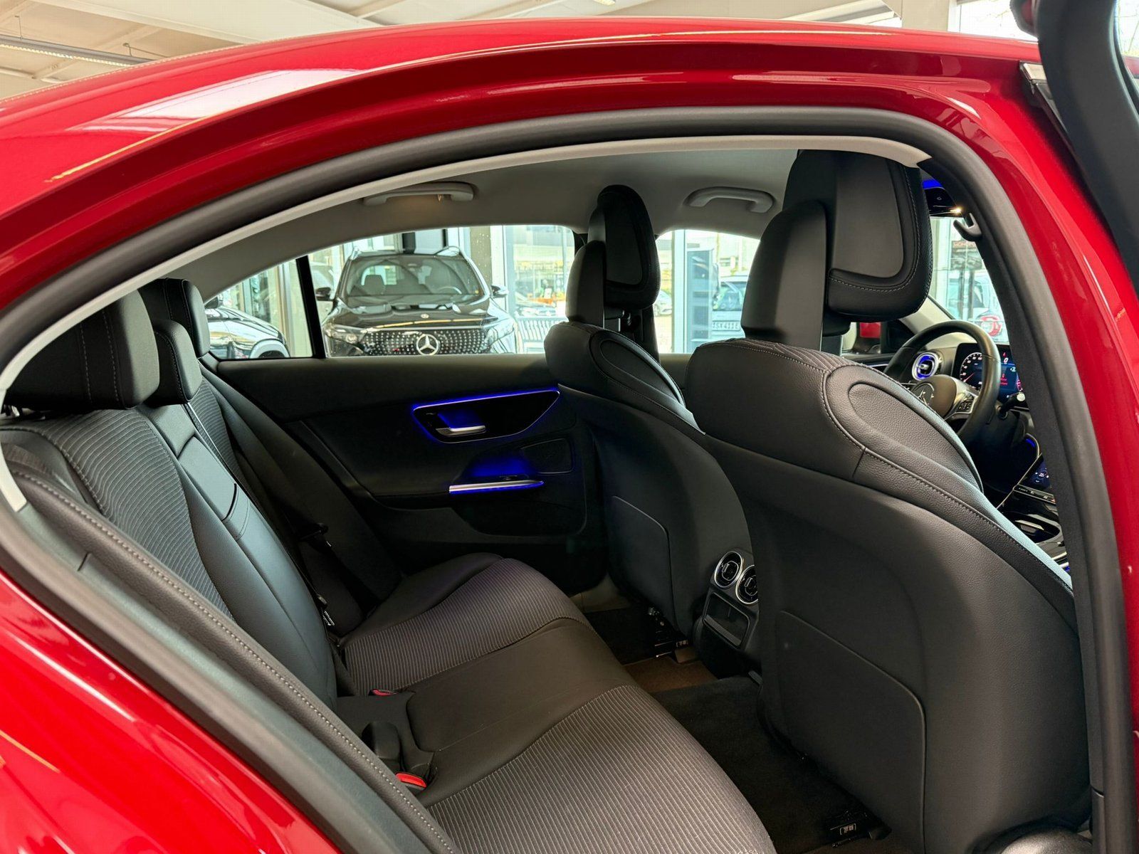 Fahrzeugabbildung Mercedes-Benz C 180 Avantgarde MEMORY+360°+AHK+TOTW+CARPLY+LED