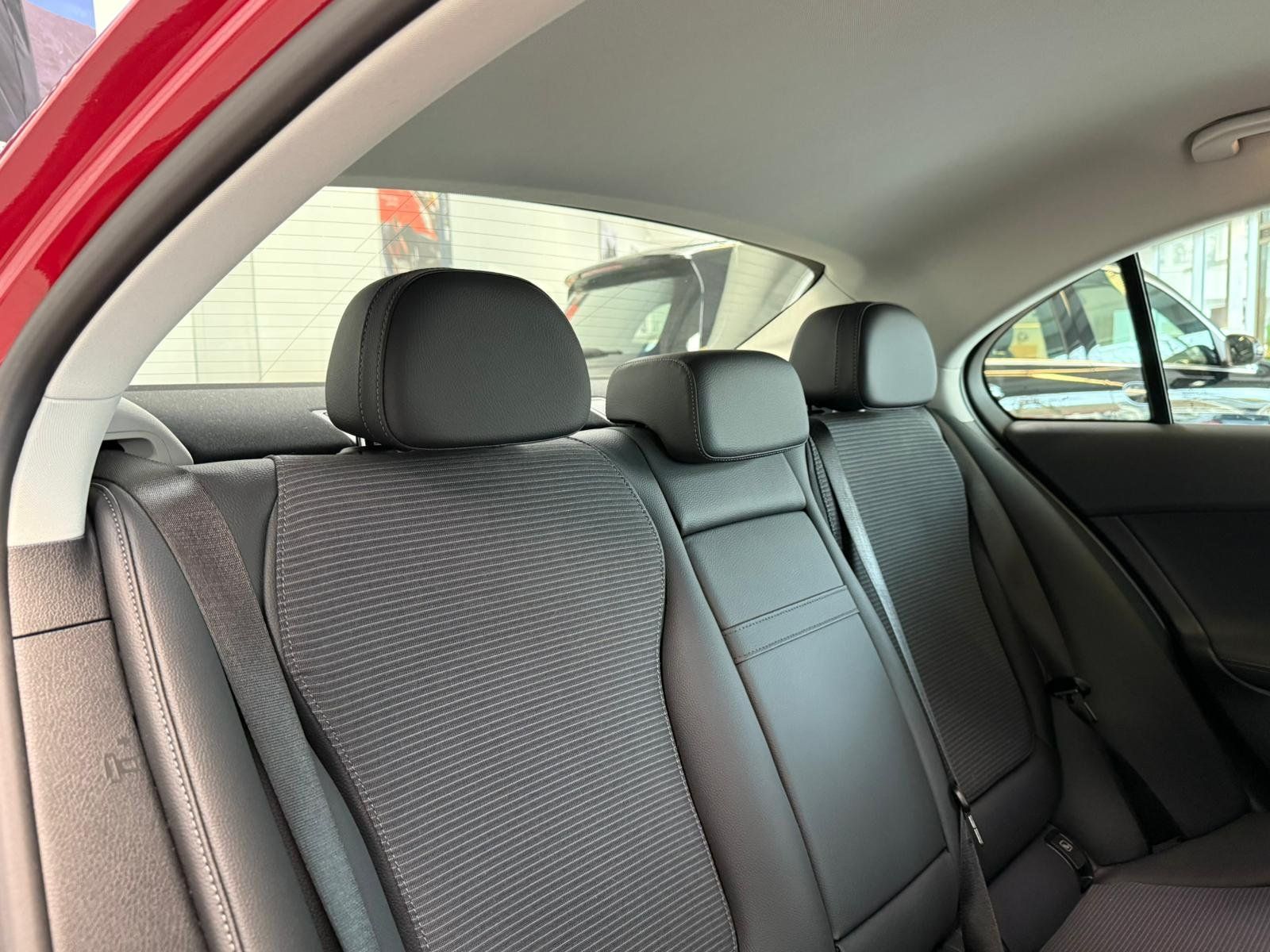 Fahrzeugabbildung Mercedes-Benz C 180 Avantgarde MEMORY+360°+AHK+TOTW+CARPLY+LED