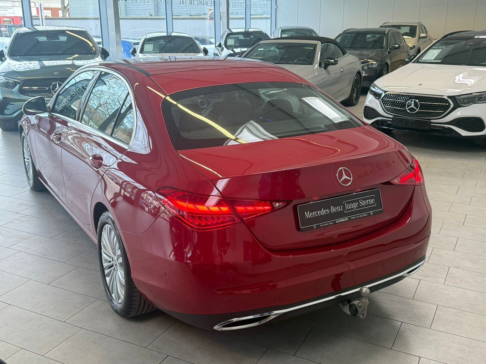 Fahrzeugabbildung Mercedes-Benz C 180 Avantgarde MEMORY+360°+AHK+TOTW+CARPLY+LED