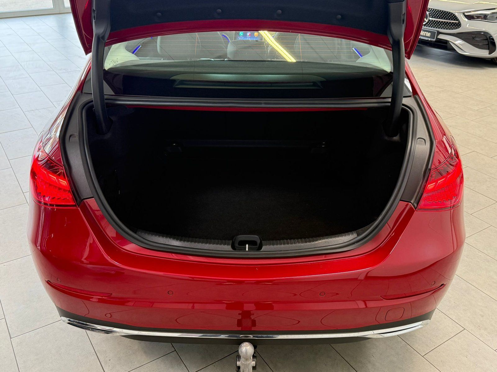 Fahrzeugabbildung Mercedes-Benz C 180 Avantgarde MEMORY+360°+AHK+TOTW+CARPLY+LED