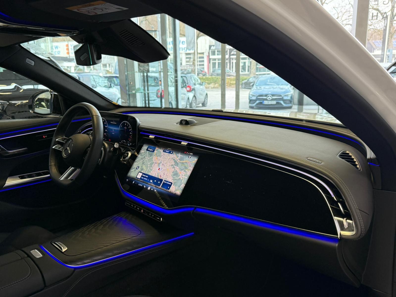 Fahrzeugabbildung Mercedes-Benz E 300de T AMG+DISTR+AHK+NIGHT+360°+SUPERSCREEN
